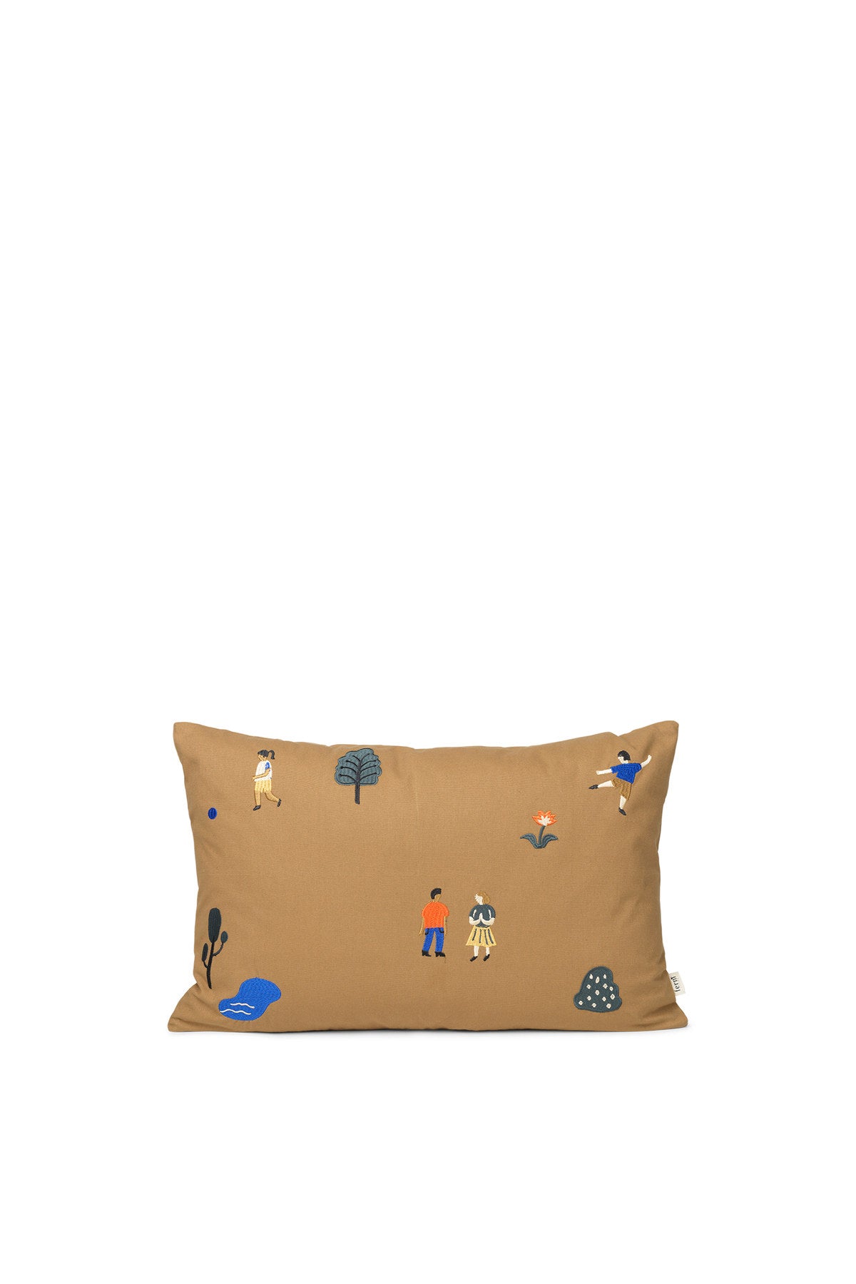 The Park Kissen lang in Sugar Kelp präsentiert im Onlineshop von KAQTU Design AG. Deko Kissen ist von Ferm Living