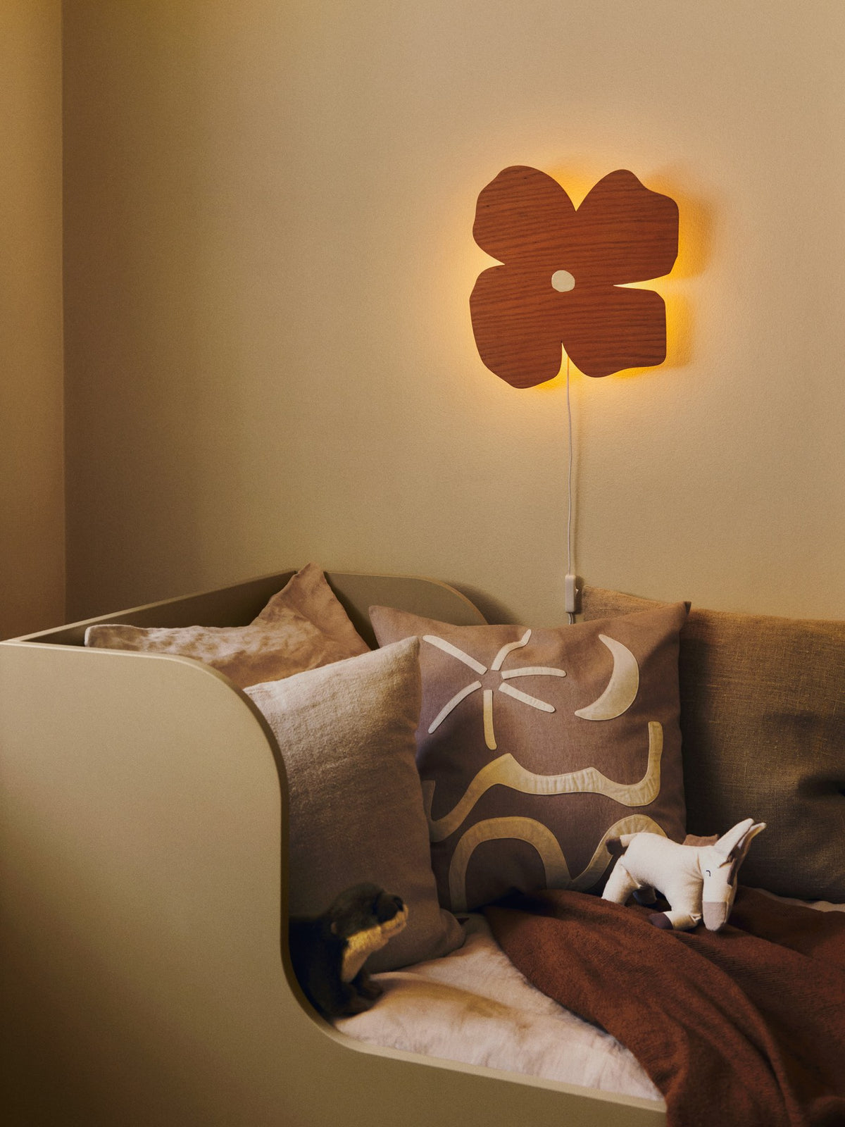 Sill Junior Bett in Kaschmir präsentiert im Onlineshop von KAQTU Design AG. Bett ist von Ferm Living