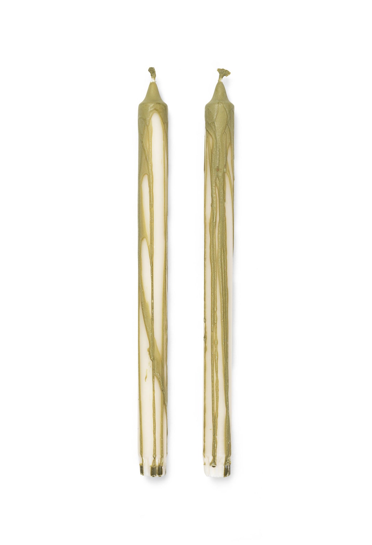 Dryp Kerzen 2er Set in Olivgrün präsentiert im Onlineshop von KAQTU Design AG. Kerzen ist von Ferm Living