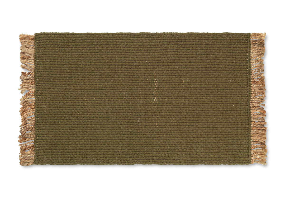 Block Matte in Oliv / Natural präsentiert im Onlineshop von KAQTU Design AG. Badematte ist von Ferm Living