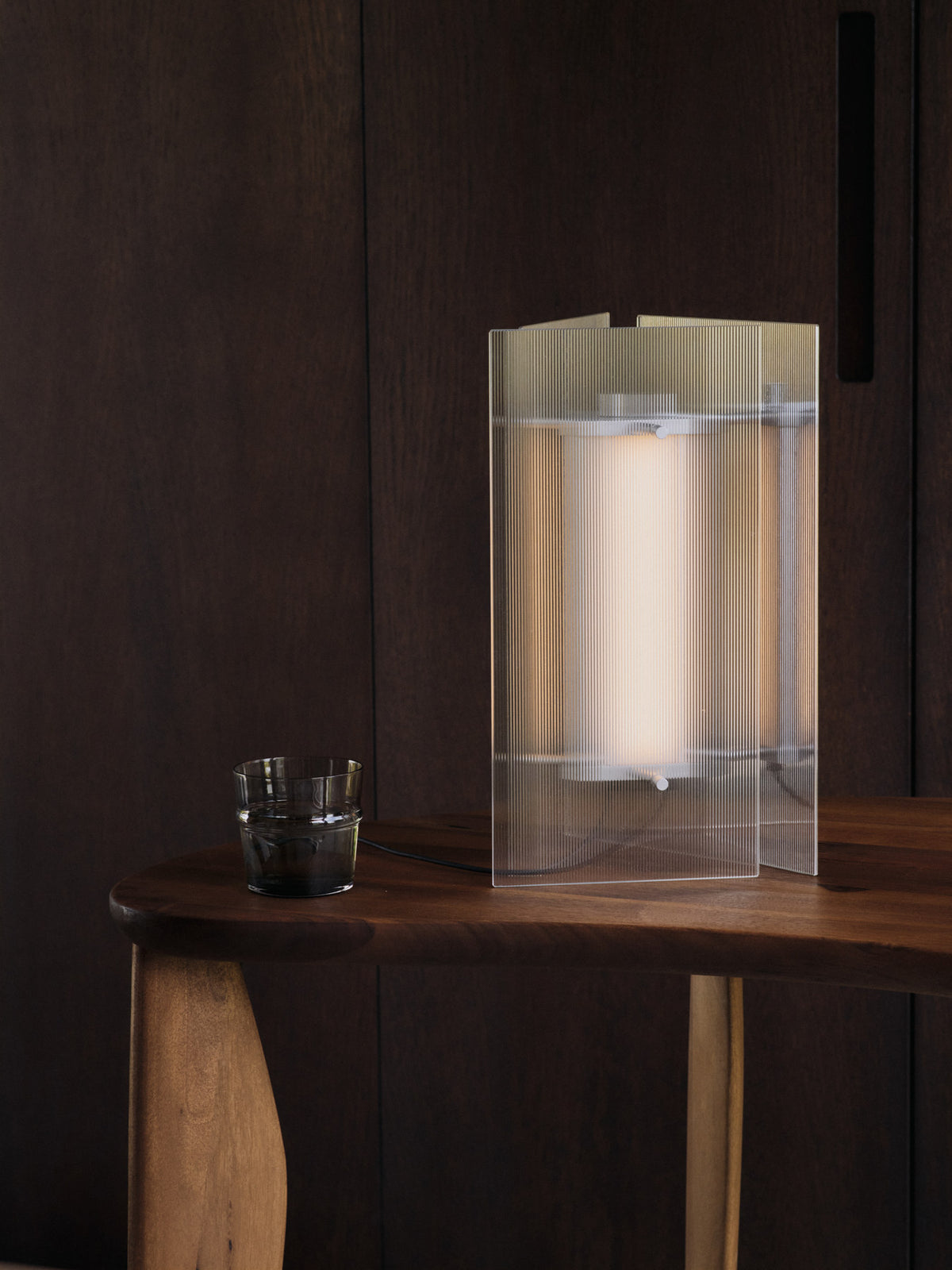 Feve Schreibtisch in Braun präsentiert im Onlineshop von KAQTU Design AG. Schreibtisch ist von Ferm Living