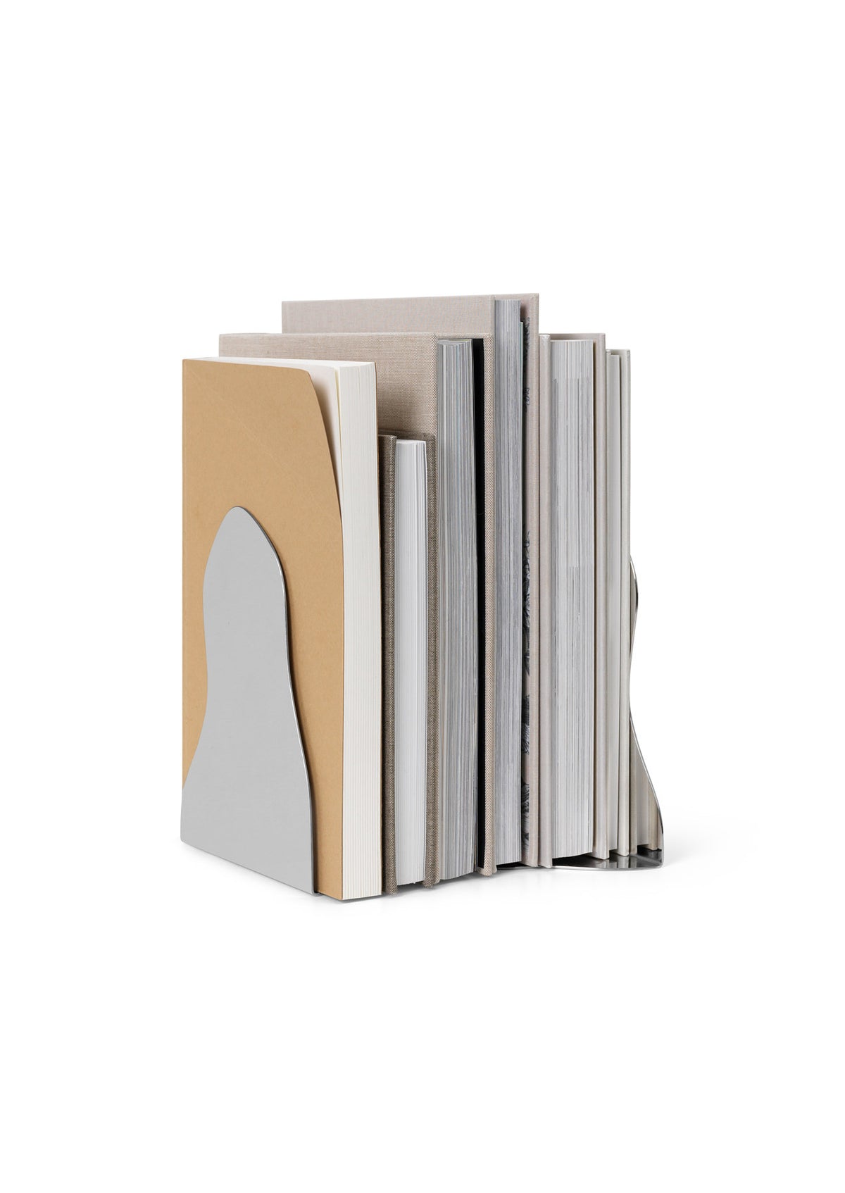 Pond Buchstützen in Silber präsentiert im Onlineshop von KAQTU Design AG. Bürozubehör ist von Ferm Living