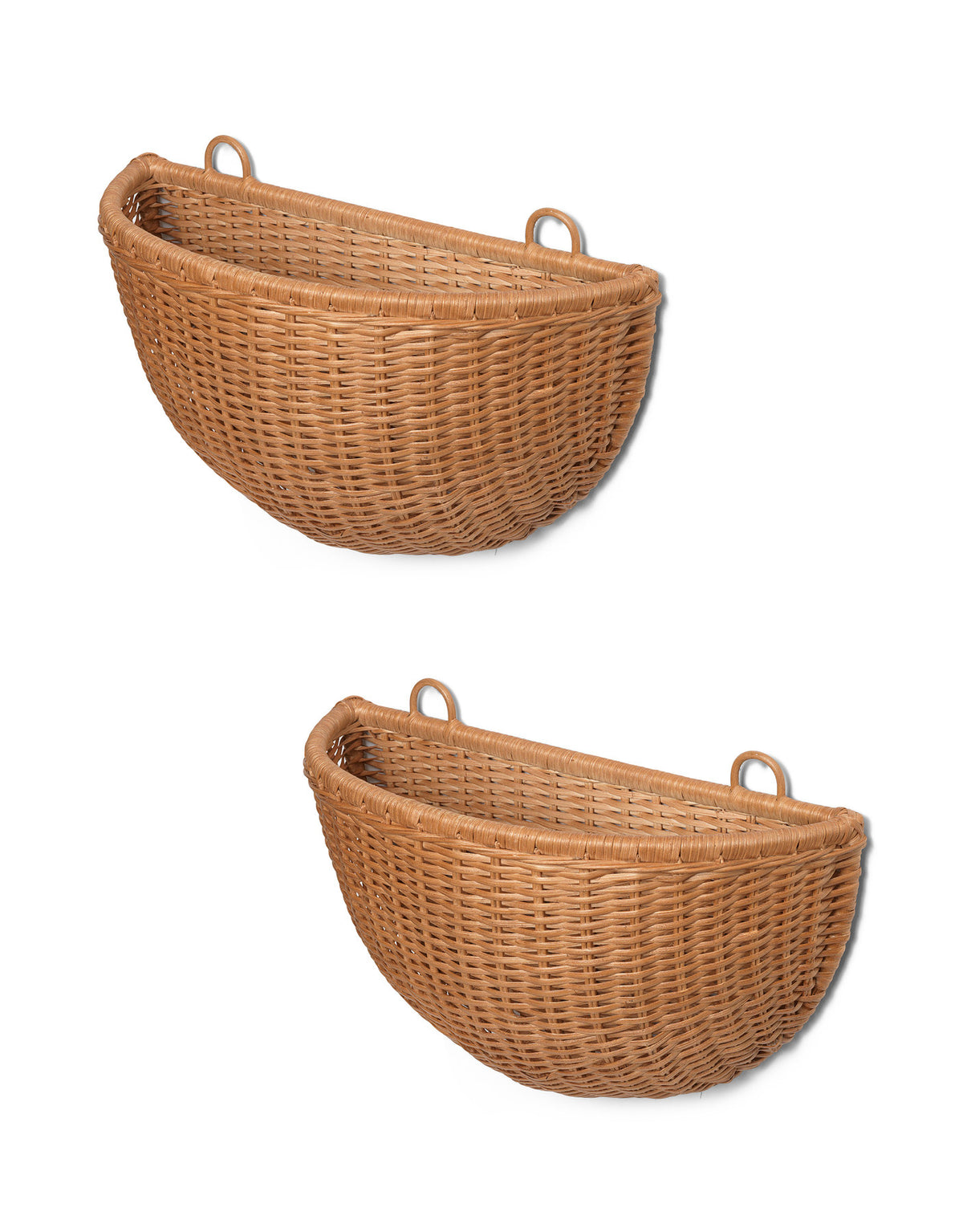 Geflochtene Wandtaschen 2er Set in Natur präsentiert im Onlineshop von KAQTU Design AG. Aufbewährungskörbe ist von Ferm Living