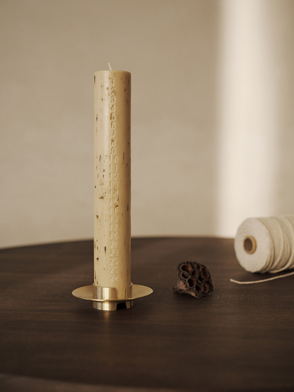 Block Kerzenständer in Brass präsentiert im Onlineshop von KAQTU Design AG. Kerzenständer ist von Ferm Living