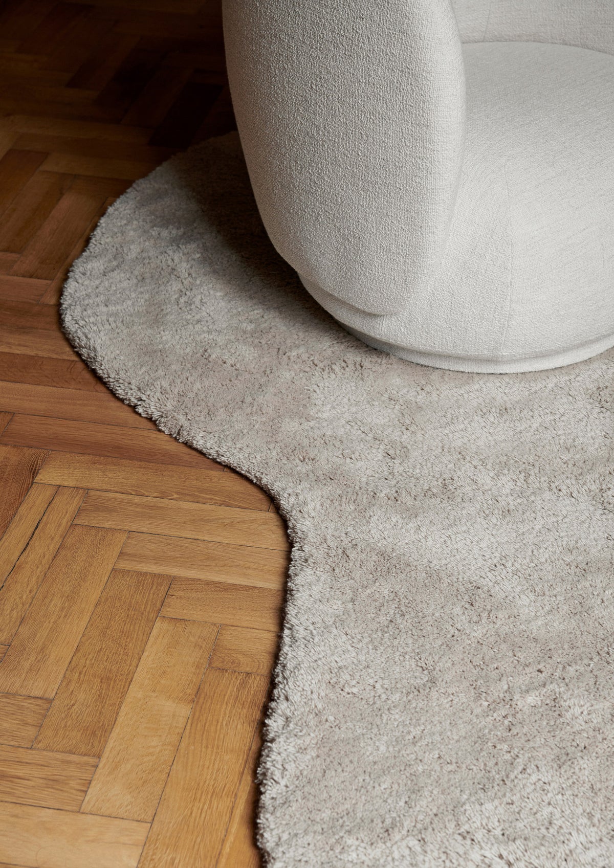 Forma Wollteppich in Off-White präsentiert im Onlineshop von KAQTU Design AG. Teppich ist von Ferm Living