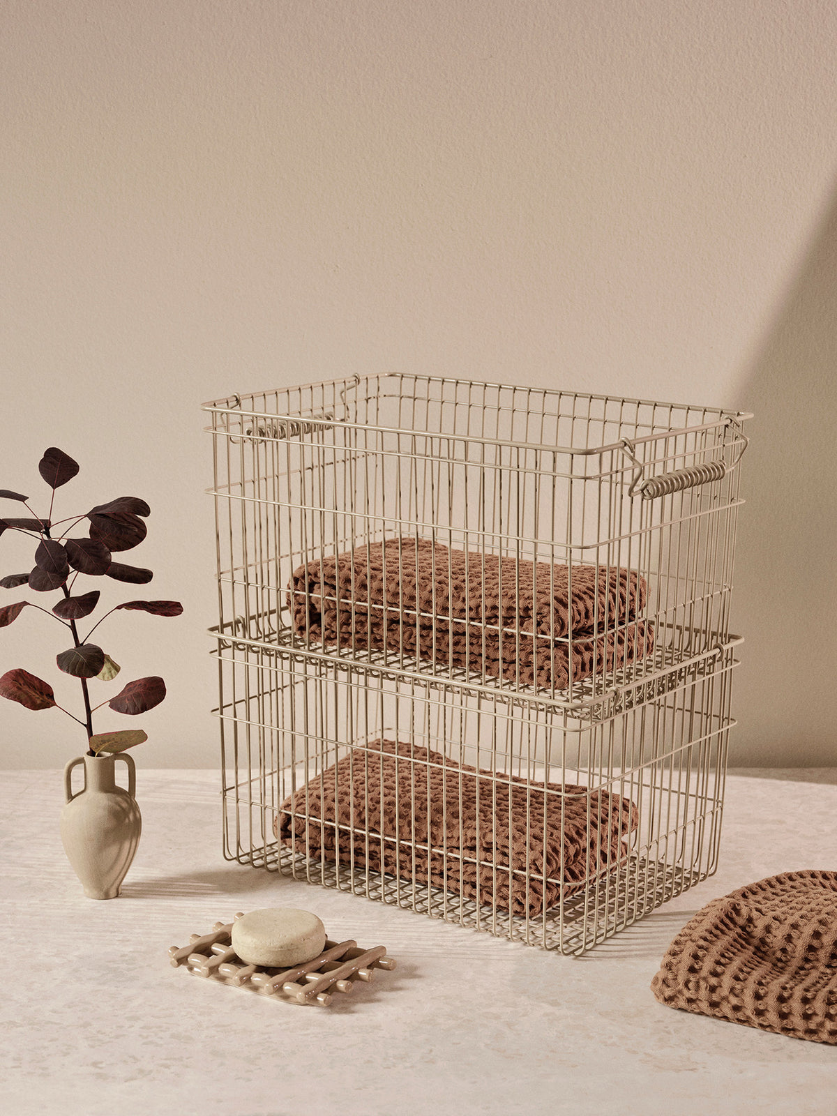 Ceramic Seifenschale in Cashmere präsentiert im Onlineshop von KAQTU Design AG. Badzubehör ist von Ferm Living