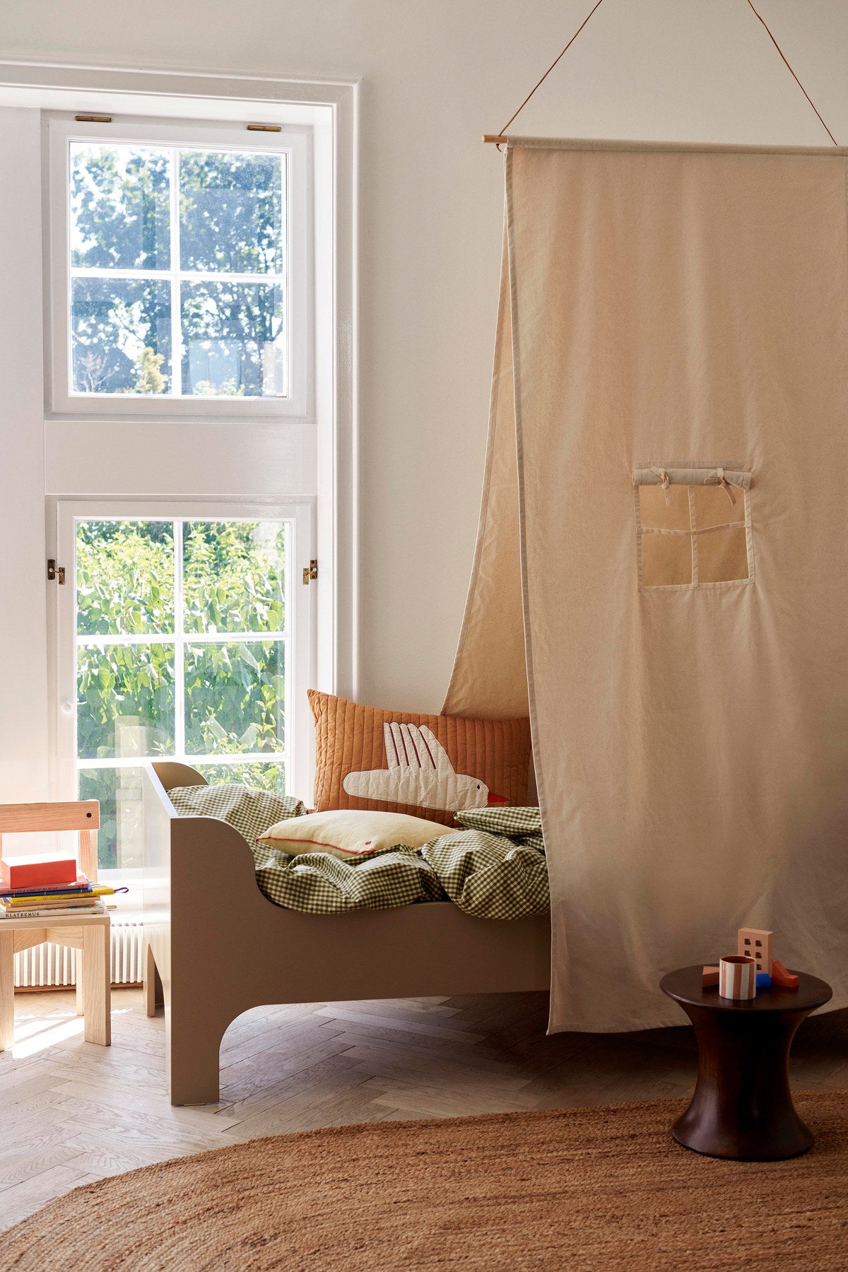 Settle Betthimmel in Off-White präsentiert im Onlineshop von KAQTU Design AG. Zubehör Bett ist von Ferm Living