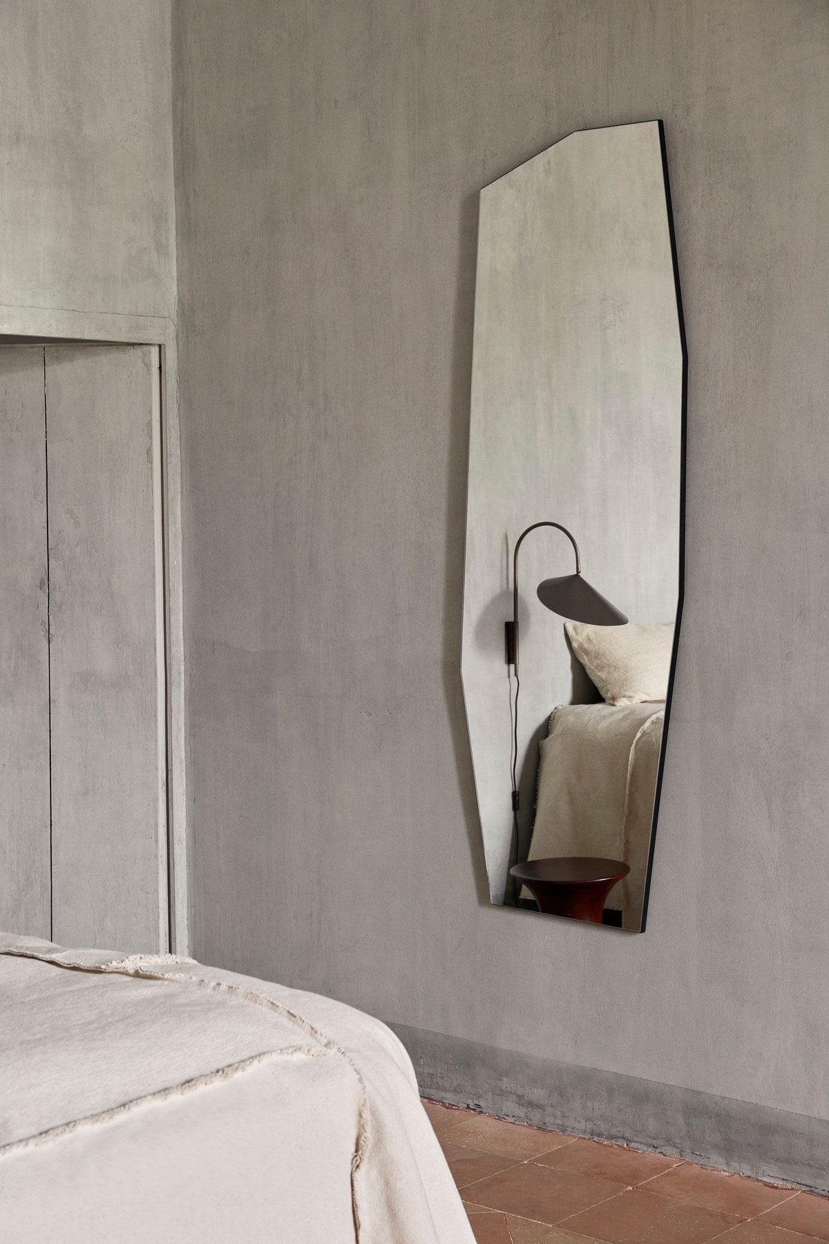 Shard Spiegel in Silber präsentiert im Onlineshop von KAQTU Design AG. Wandspiegel ist von Ferm Living