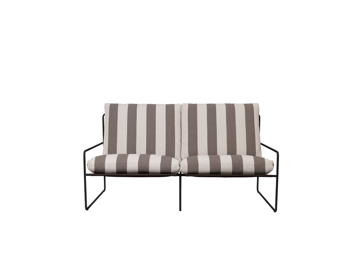 Desert 2-Sitzer - Stripe von Ferm Living, Lounge Sofa mit Stahlgestell, Sitz aus Vinyl-Polyester-Gewebe und Outdoor-Polypropylen-Bezug in Weiss/Braun.