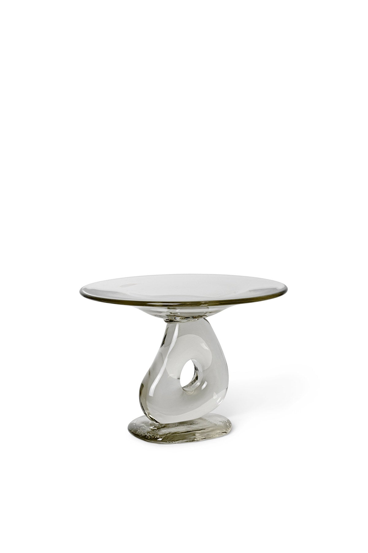 Damo Glas-Tafelaufsatz von Ferm Living, Tortenplatte aus mundgeblasenem Massivglas in Klar, geschwungener Skulpturenfuss, handgefertigt