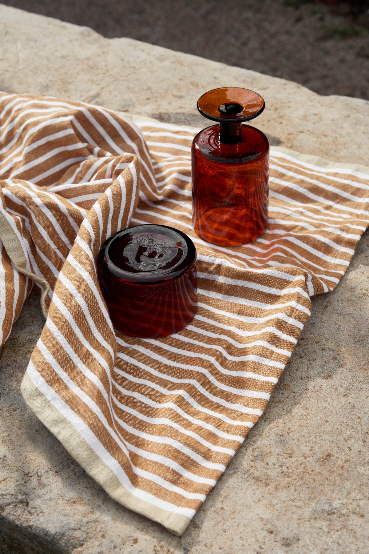 Hale Geschirrtuch in Grün präsentiert im Onlineshop von KAQTU Design AG. Küchentuch ist von Ferm Living