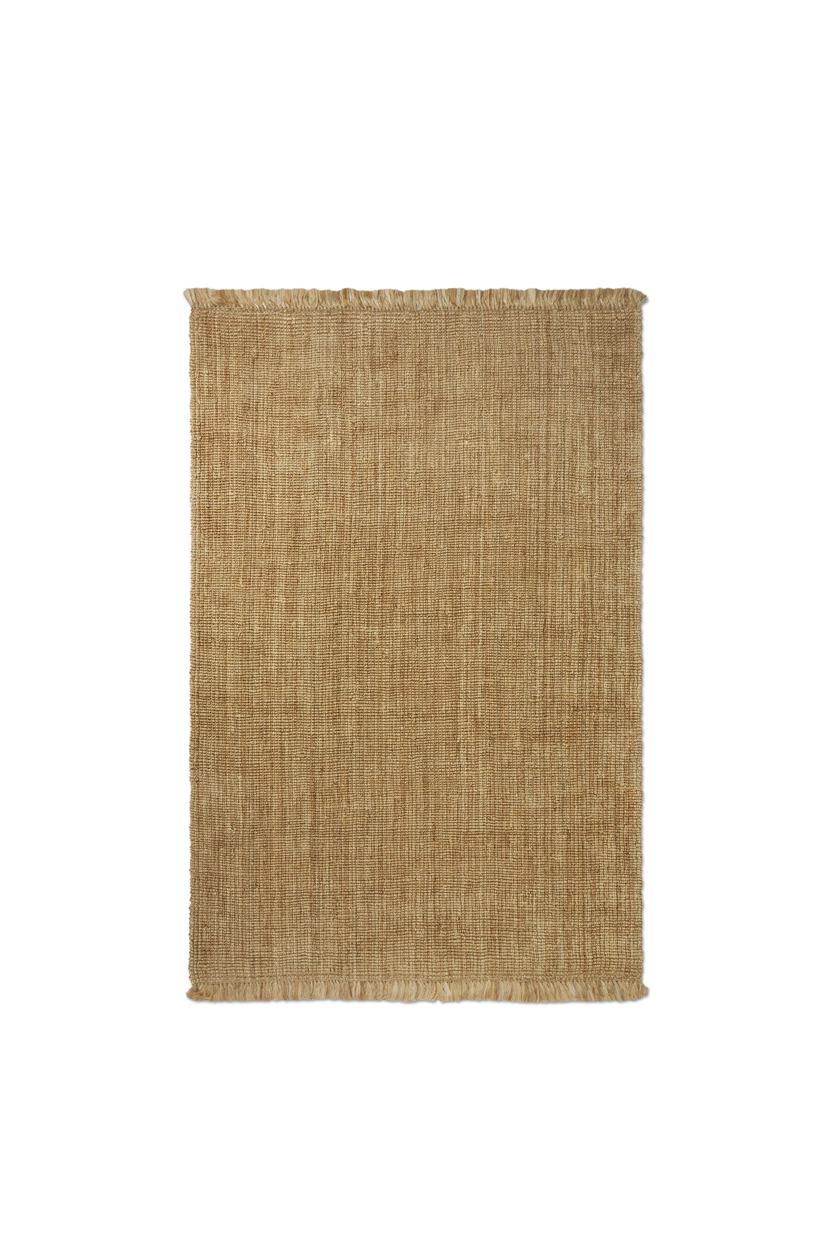 Athens Teppich von Ferm Living aus 100% Jute in Natur, handgewebt mit sichtbarer Struktur und vollen Fransen, rechteckige Form