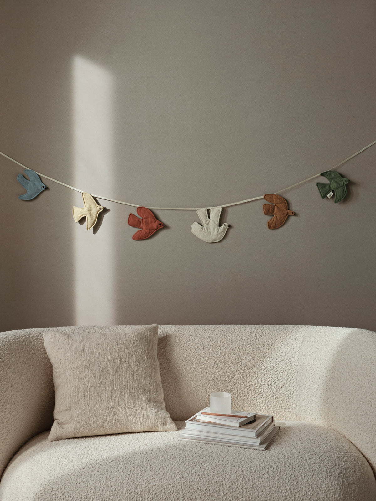 Naive Kissen in Natural präsentiert im Onlineshop von KAQTU Design AG. Kissen ist von Ferm Living
