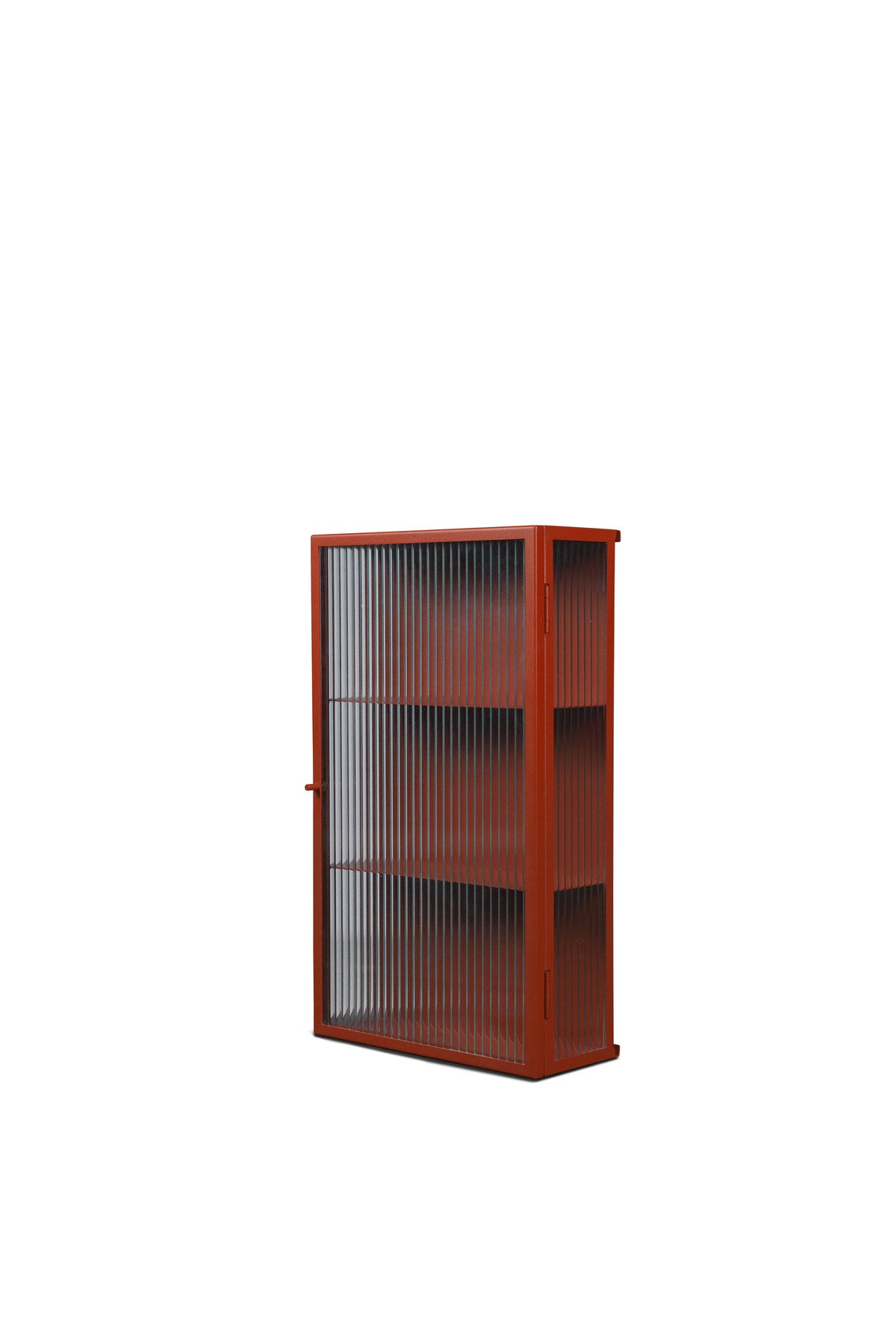Haze Wandschrank, Geriffeltes Glas in Oxide Red präsentiert im Onlineshop von KAQTU Design AG. Wandschrank ist von Ferm Living