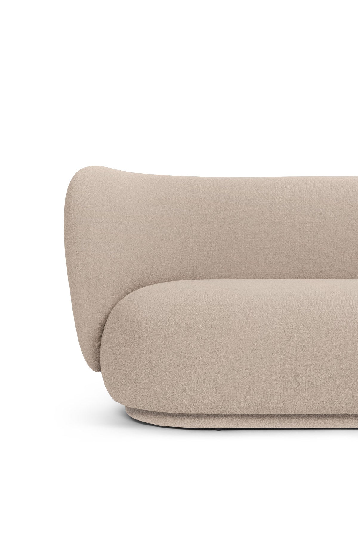 Rico 2er Sofa von Ferm Living mit runder Form, weichen Konturen und Stoffbezug