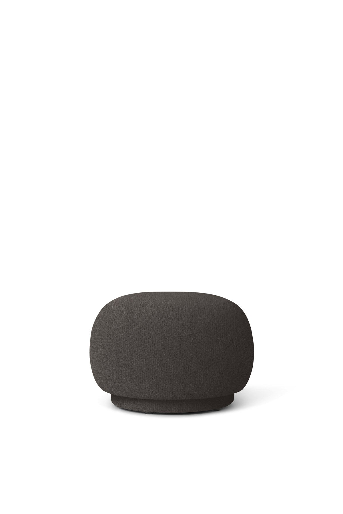 Runder Pouf Rico von Ferm Living mit weich wirkendem Bezug aus Bouclé-Stoff