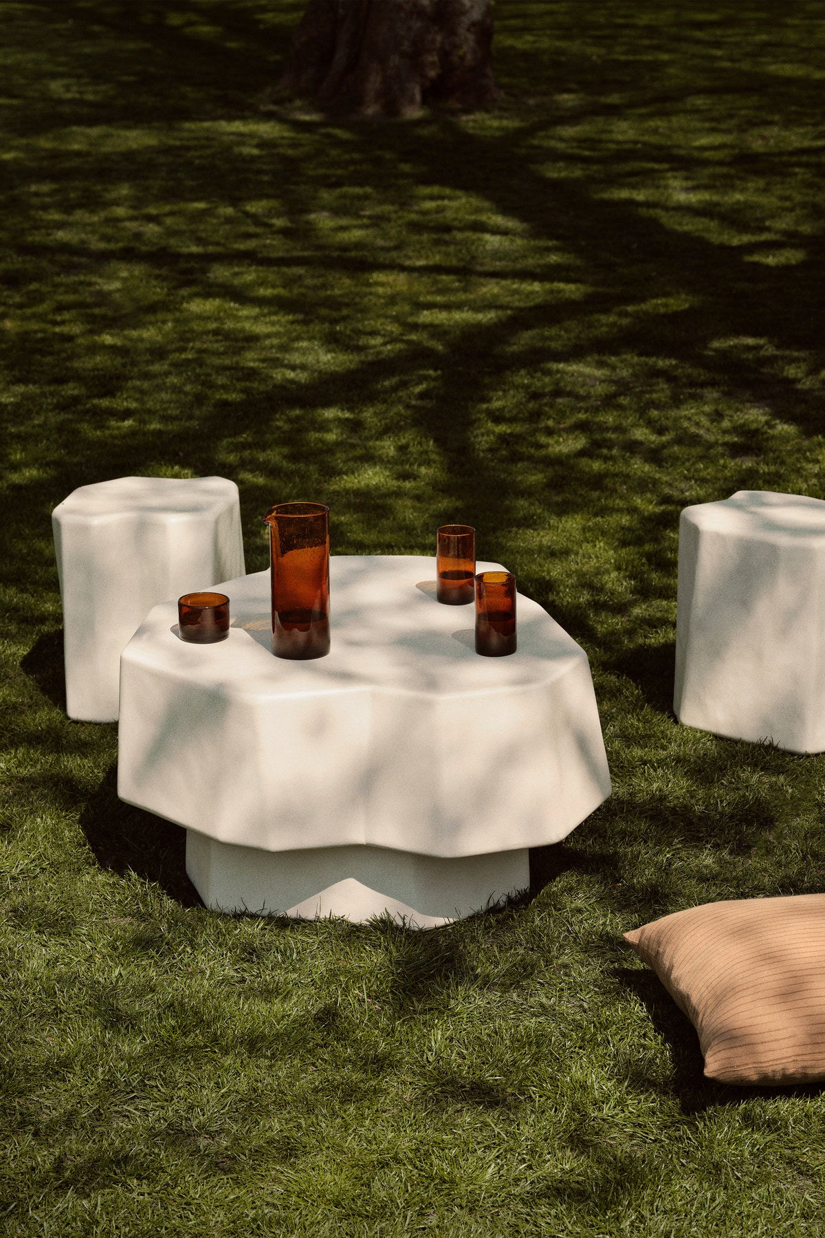 Staffa Couchtisch in Ivory präsentiert im Onlineshop von KAQTU Design AG. Couchtisch ist von Ferm Living