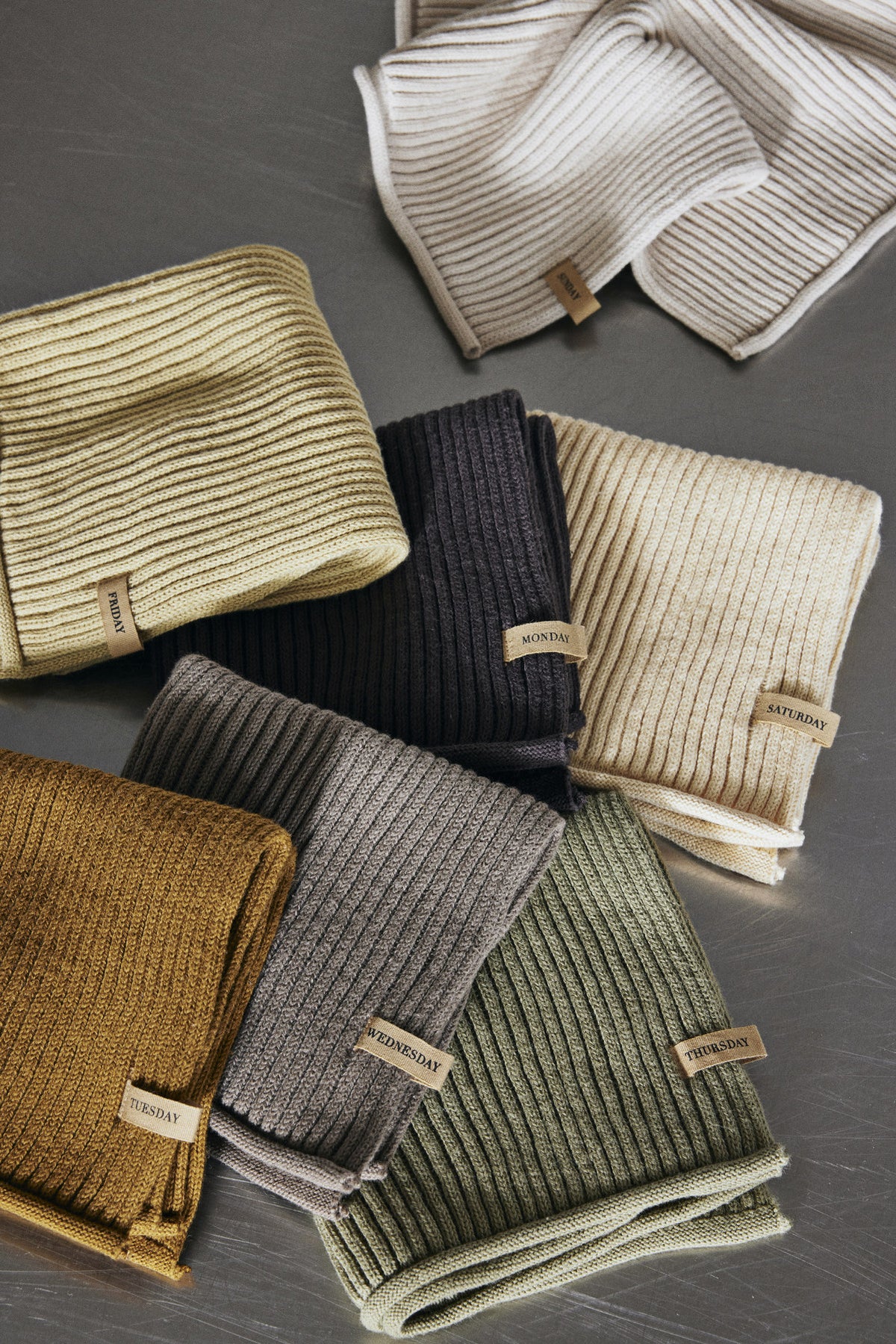 Day Tuch 7er Set in Calm präsentiert im Onlineshop von KAQTU Design AG. Geschirrtuch ist von Ferm Living