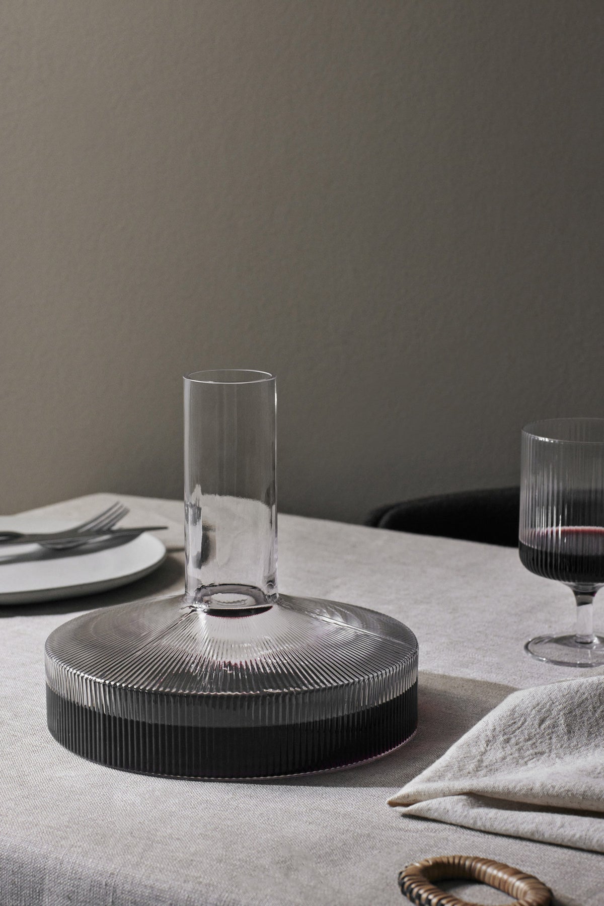 Ripple Weinkaraffe in Clear präsentiert im Onlineshop von KAQTU Design AG. Dekanter ist von Ferm Living