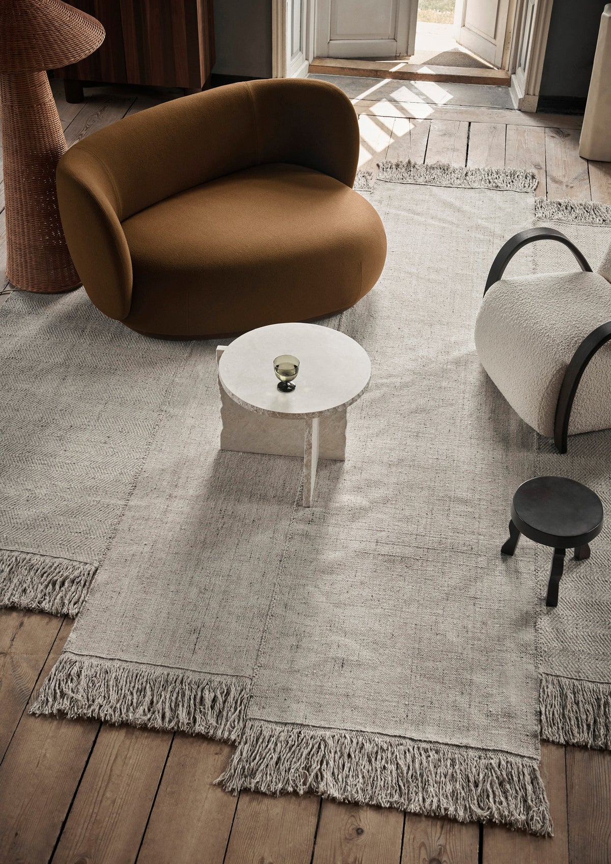 Alter Teppich in Natural präsentiert im Onlineshop von KAQTU Design AG. Teppich ist von Ferm Living