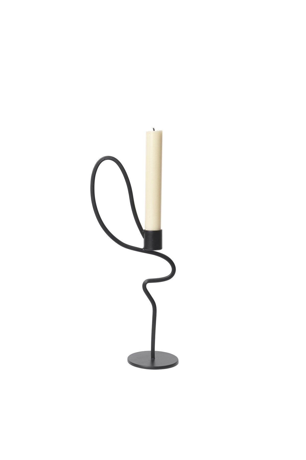 Valse Kerzenständer Hoch in Black präsentiert im Onlineshop von KAQTU Design AG. Kerzenständer ist von Ferm Living
