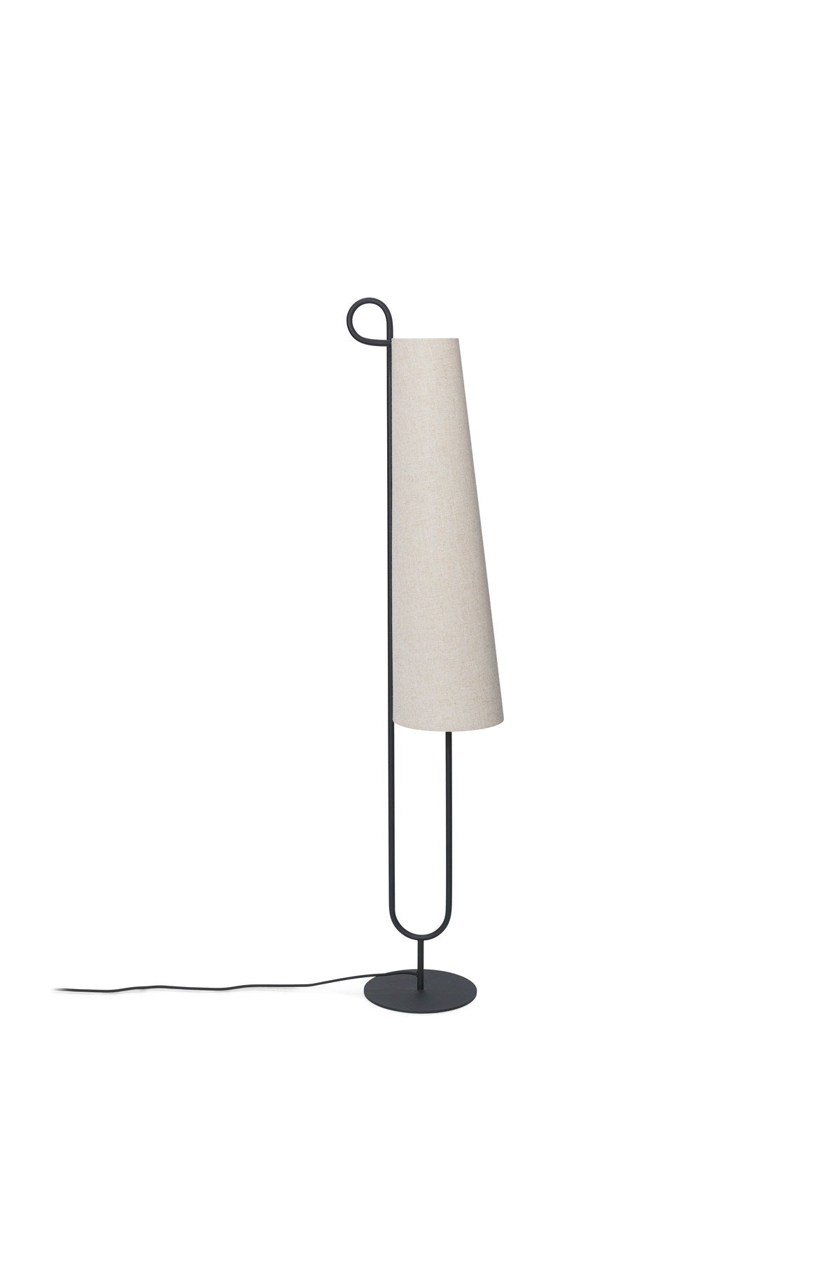 Ancora Stehleuchte in Black/Natural präsentiert im Onlineshop von KAQTU Design AG. Stehleuchte ist von Ferm Living