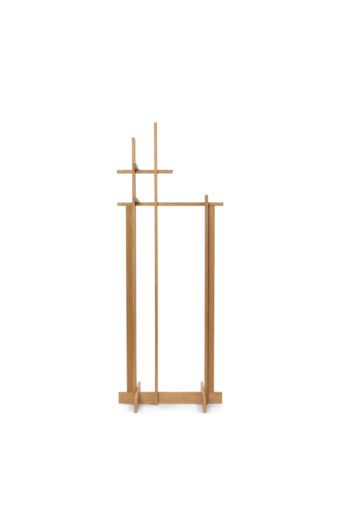 Bridge Kleiderständer in Oiled Oak präsentiert im Onlineshop von KAQTU Design AG. Kleiderständer ist von Ferm Living