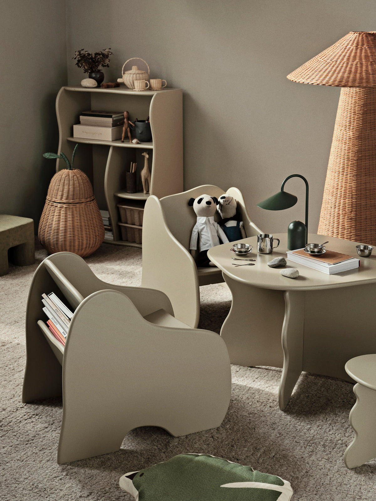 Slope Lounge Chair in Cashmere präsentiert im Onlineshop von KAQTU Design AG. Sessel ist von Ferm Living