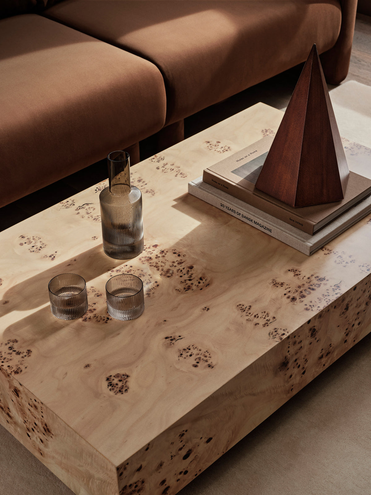 Burl Coffee Table in Natural präsentiert im Onlineshop von KAQTU Design AG. Couchtisch ist von Ferm Living