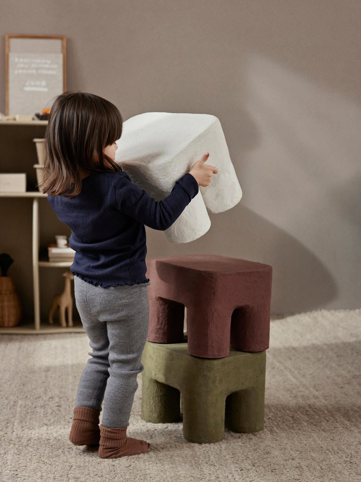 Podo Hocker in White präsentiert im Onlineshop von KAQTU Design AG. Hocker ist von Ferm Living