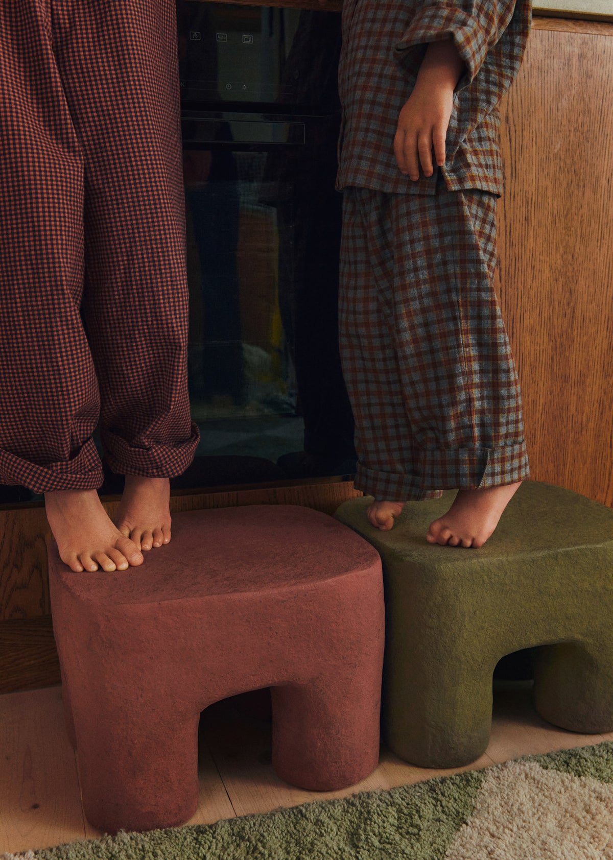 Podo Hocker in Red Brown präsentiert im Onlineshop von KAQTU Design AG. Hocker ist von Ferm Living