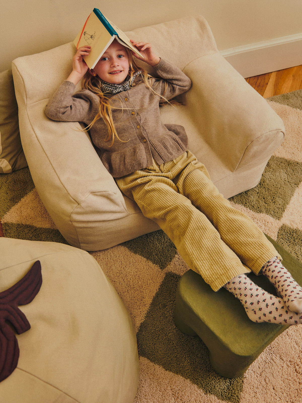 Podo Hocker in Khaki präsentiert im Onlineshop von KAQTU Design AG. Hocker ist von Ferm Living