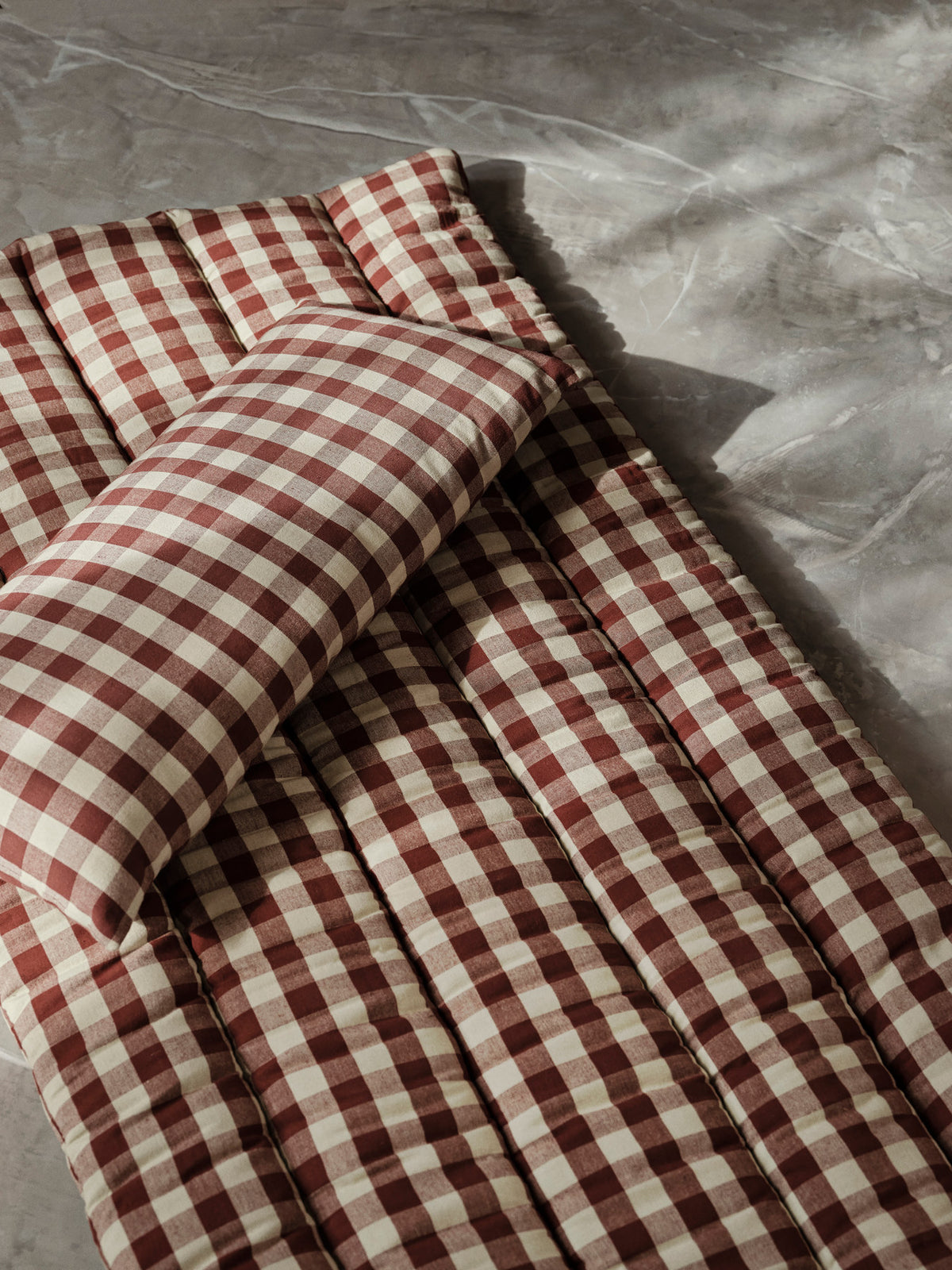 Bothy Check Kissen in Cinnamon/Grey Green präsentiert im Onlineshop von KAQTU Design AG. Deko Kissen ist von Ferm Living