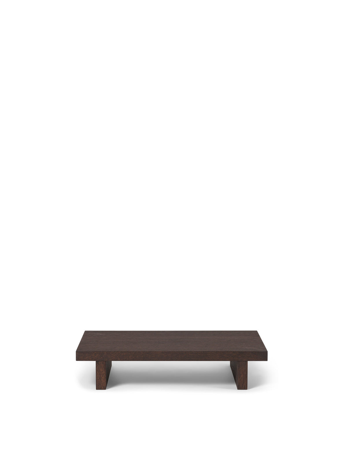 Niedriger Couchtisch Kona Low Table aus Eichenfurnier in dunkler Beize, rechteckige Platte
