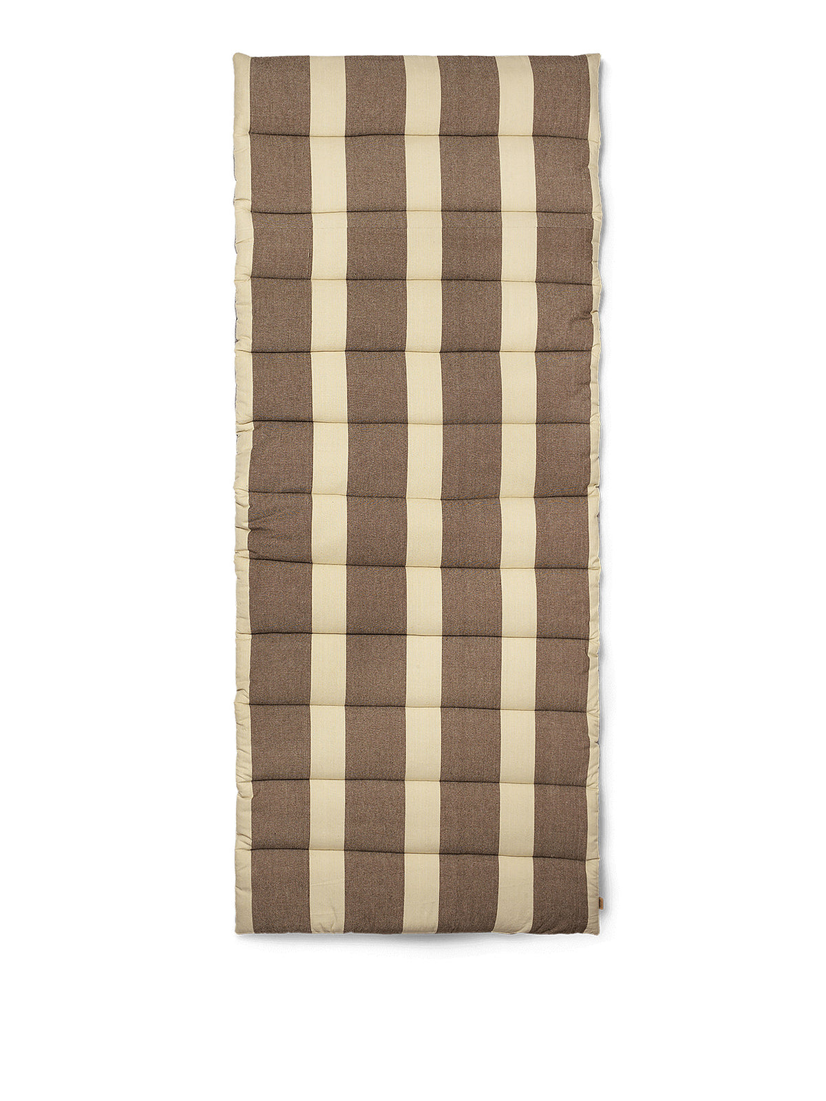 Strand Quilted Matress in Carob Brown/Parchment präsentiert im Onlineshop von KAQTU Design AG. Strandtücher ist von Ferm Living