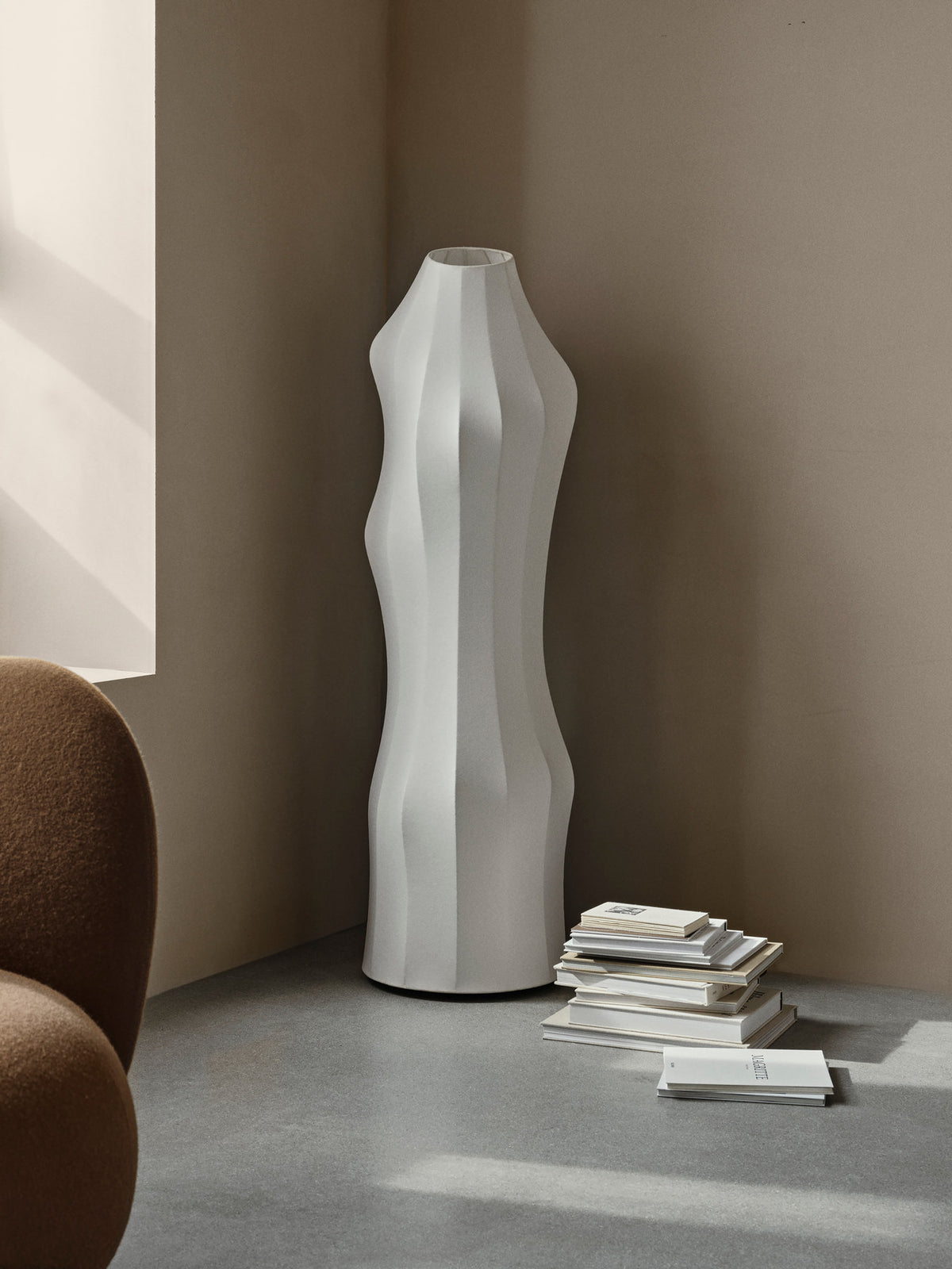 Dae Stehleuchte in White präsentiert im Onlineshop von KAQTU Design AG. Stehleuchte ist von Ferm Living