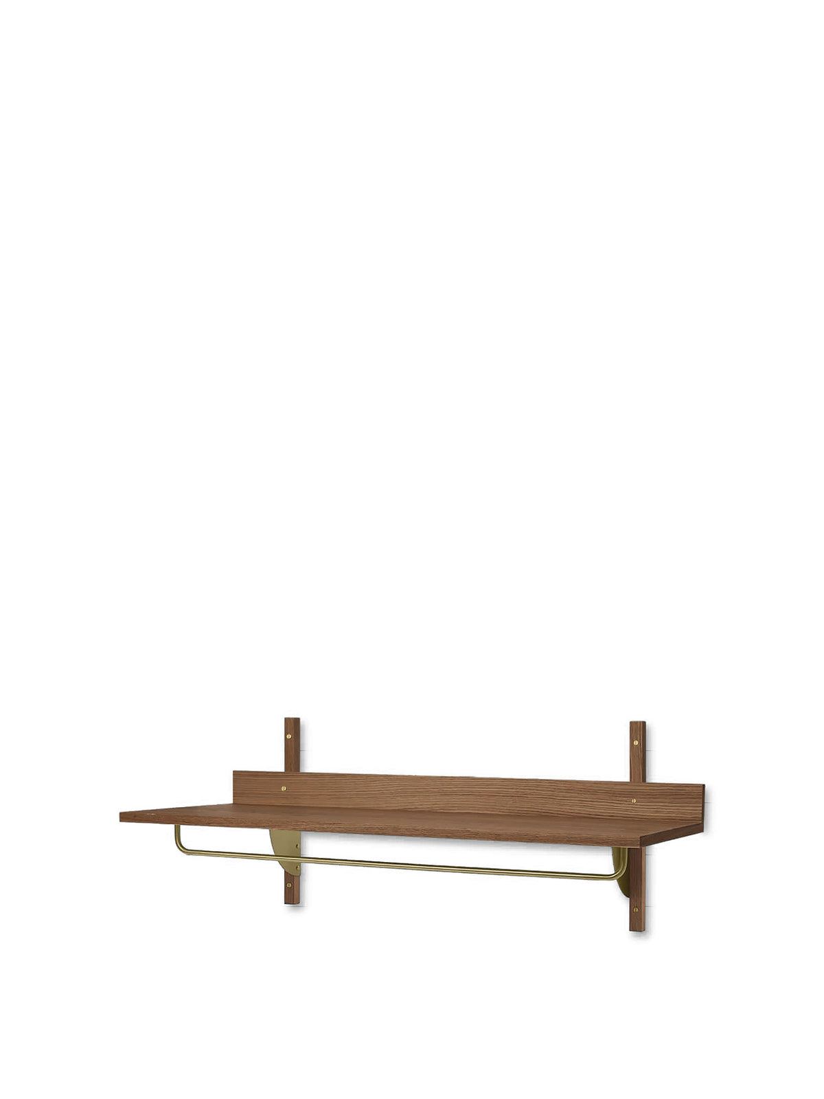 Sector Wandregal von Ferm Living in Smoked Oak/Brass: Eichenfurnier mit Profilen aus massiver Eiche und Halterungen aus Messing, an der Wand montiert.