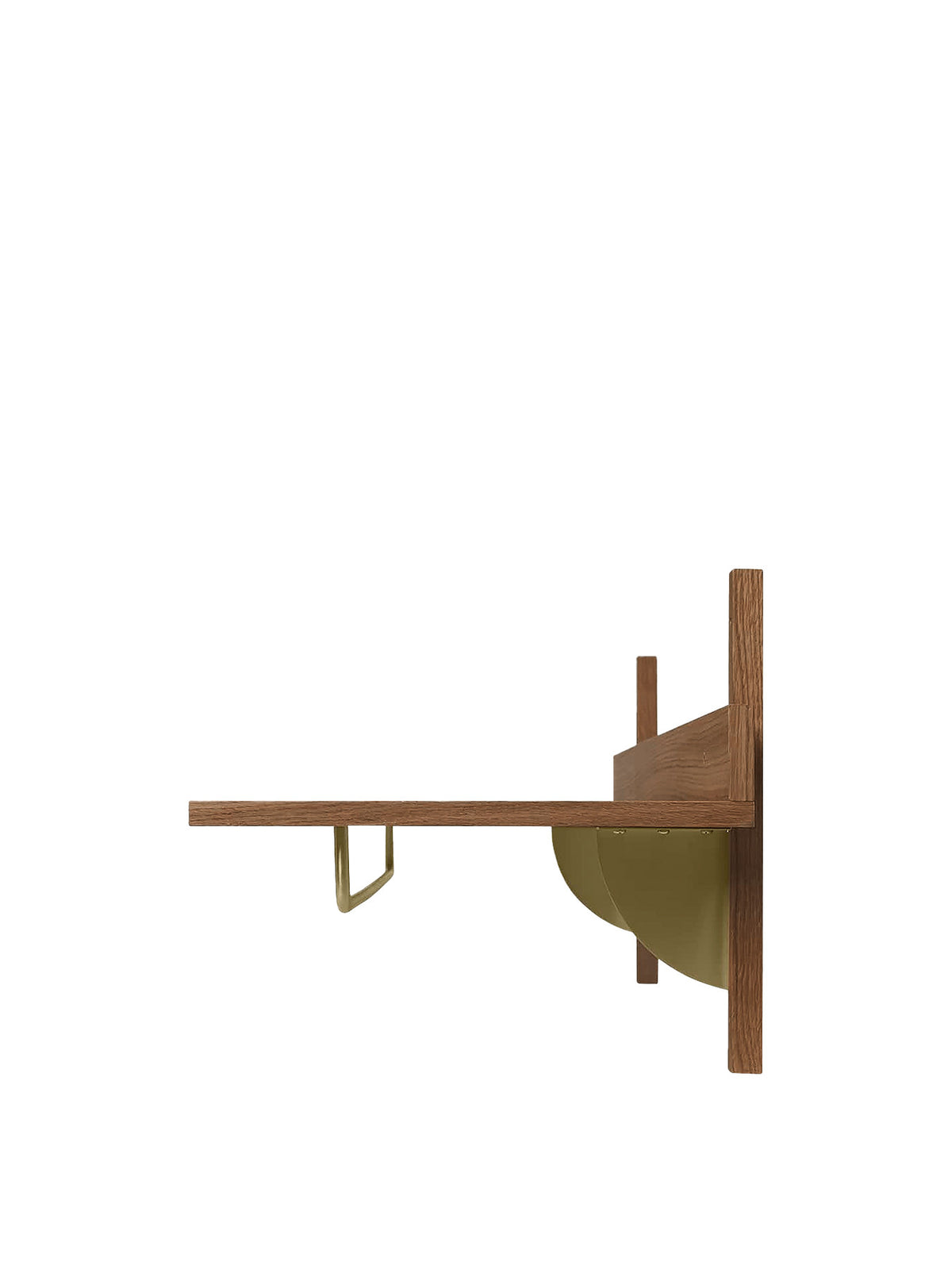 Sector Wandregal von Ferm Living in Smoked Oak/Brass: Eichenfurnier mit Profilen aus massiver Eiche und Halterungen aus Messing, an der Wand montiert.