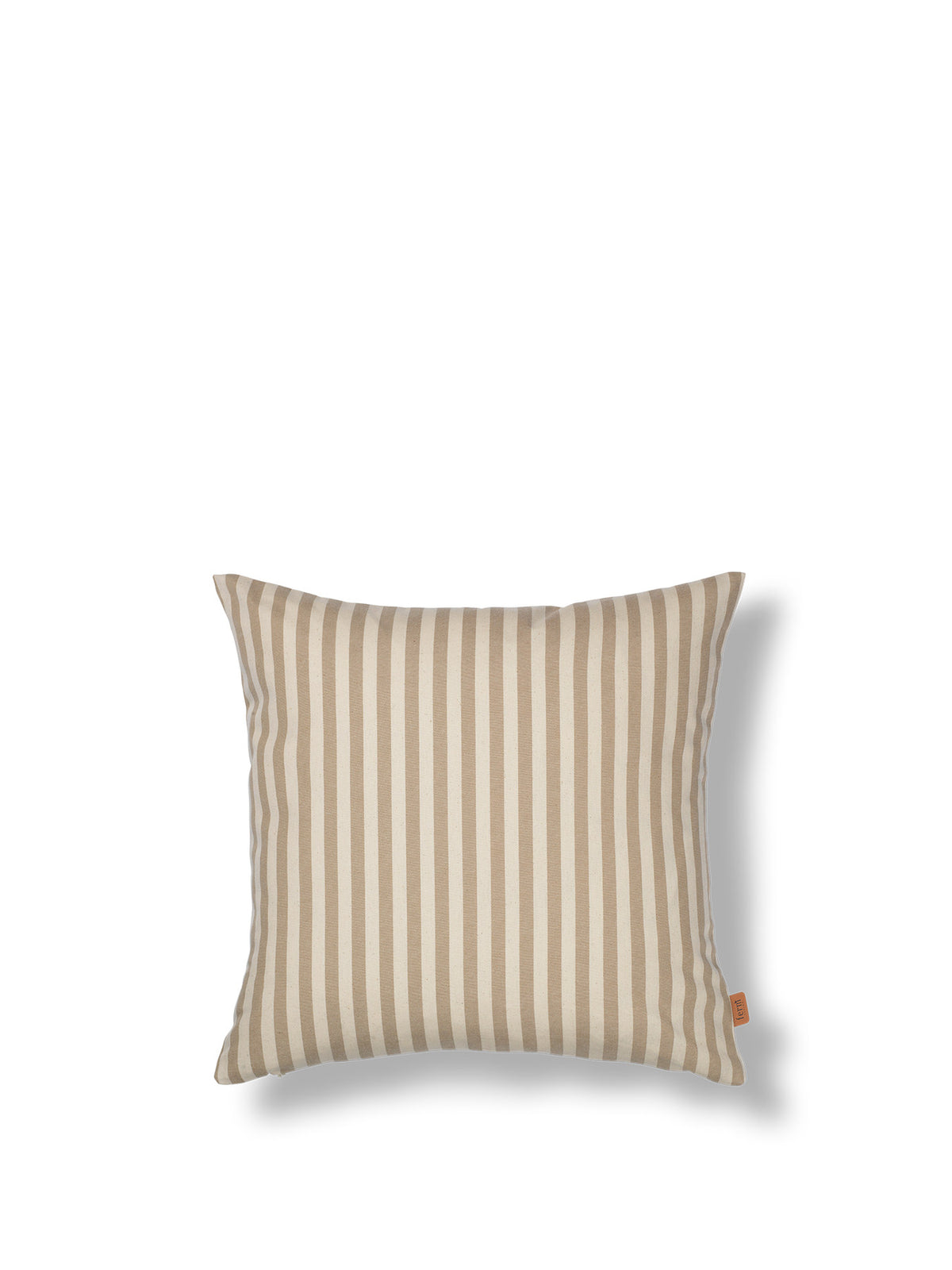 Strand Outdoor Kissen Cover in Sand/Offwhite präsentiert im Onlineshop von KAQTU Design AG. Gartenkissen ist von Ferm Living