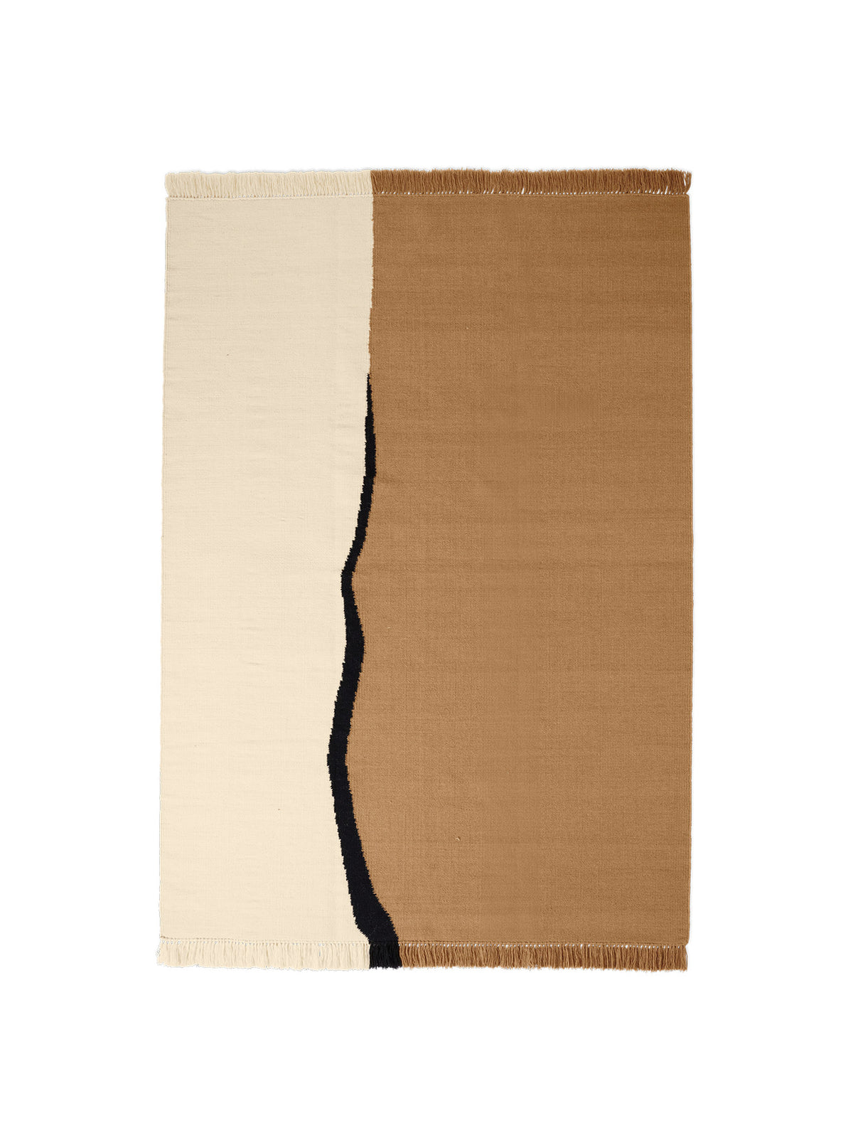 Handgewebter Kelim-Teppich Soil von Ferm Living aus Wolle und Baumwolle, dreifarbiges Streifenmuster in Dark Sand und Offwhite, mit gefransten Enden