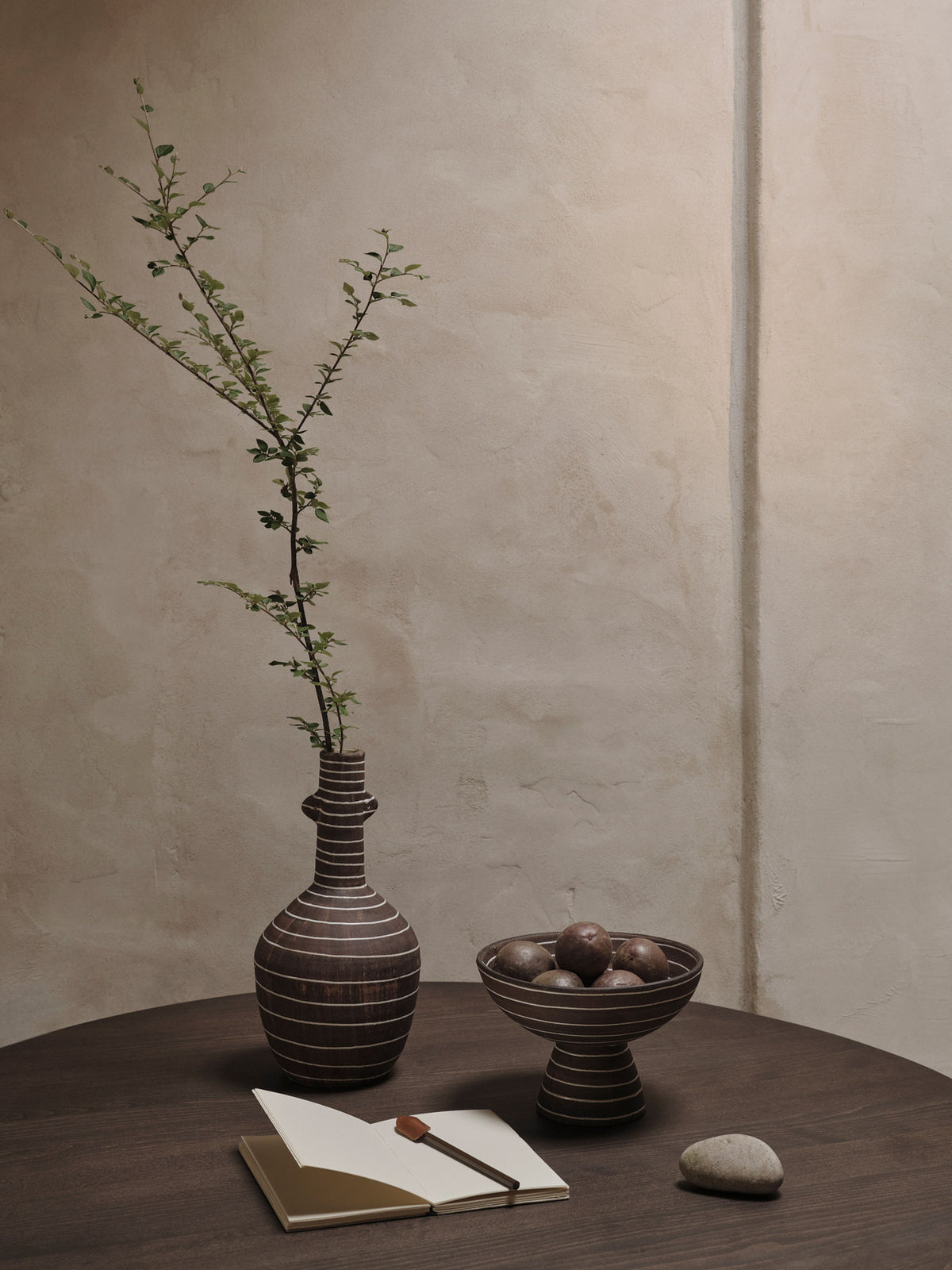 Brura Bowl in Coffee/White präsentiert im Onlineshop von KAQTU Design AG. Schale ist von Ferm Living
