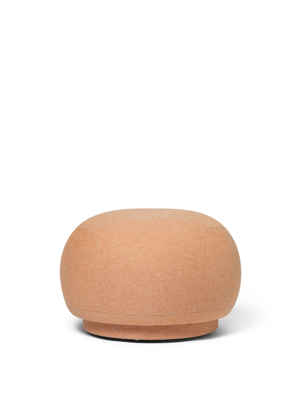 Runder Pouf Rico von Ferm Living mit weich wirkendem Bezug aus Bouclé-Stoff