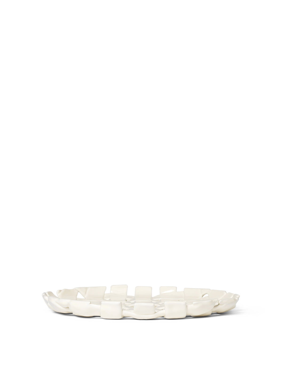 Plait Platter in Offwhite präsentiert im Onlineshop von KAQTU Design AG. Tablett ist von Ferm Living