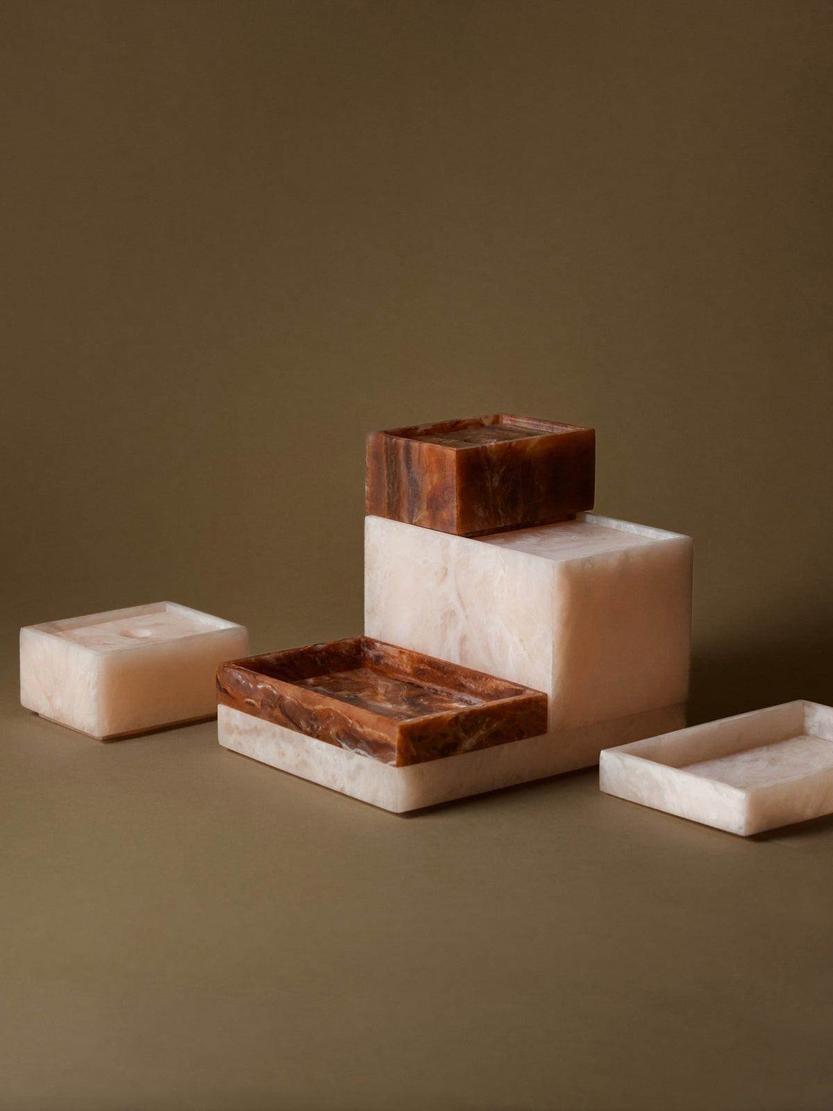Mist Tray in Pearl präsentiert im Onlineshop von KAQTU Design AG. Tablett ist von Ferm Living