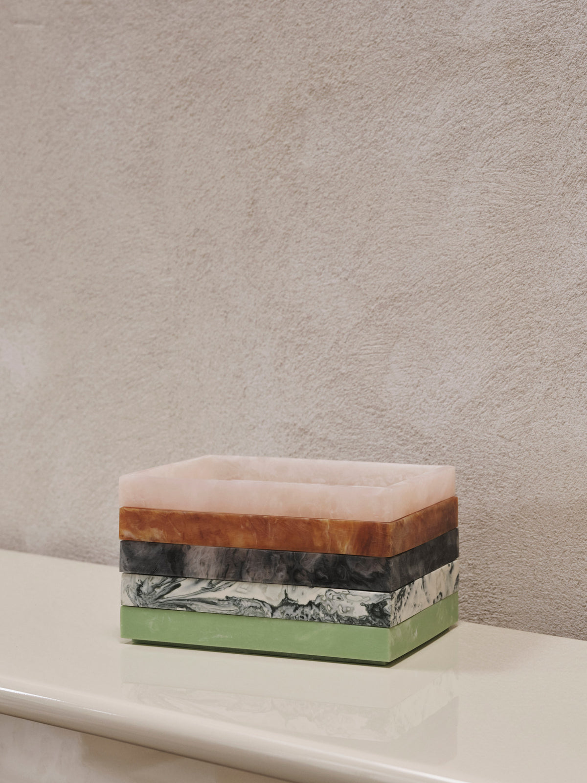 Mist Tray in Emerald Off präsentiert im Onlineshop von KAQTU Design AG. Tablett ist von Ferm Living