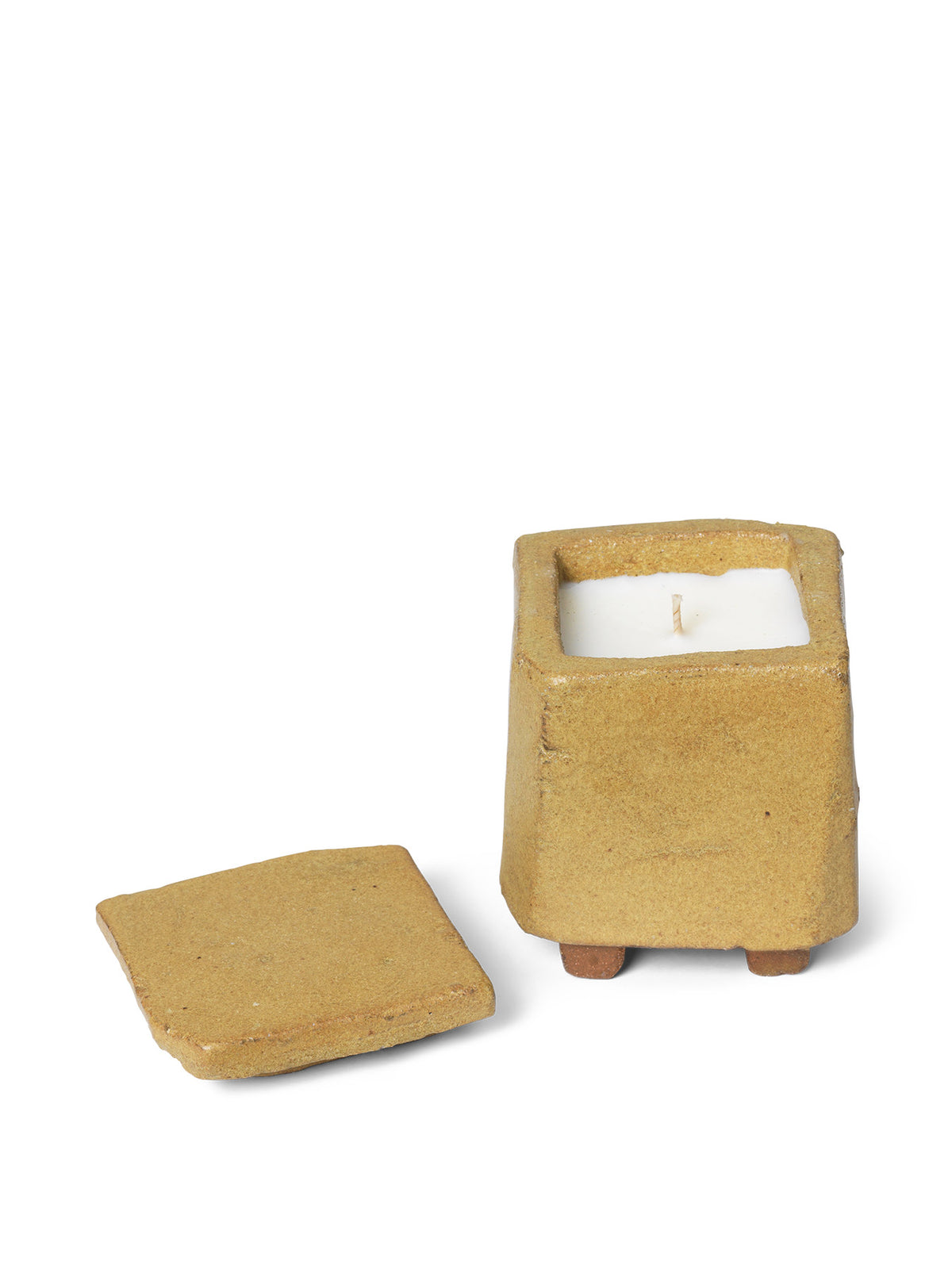 Kurinu Scented Kerze in Honey präsentiert im Onlineshop von KAQTU Design AG. Kerzen ist von Ferm Living