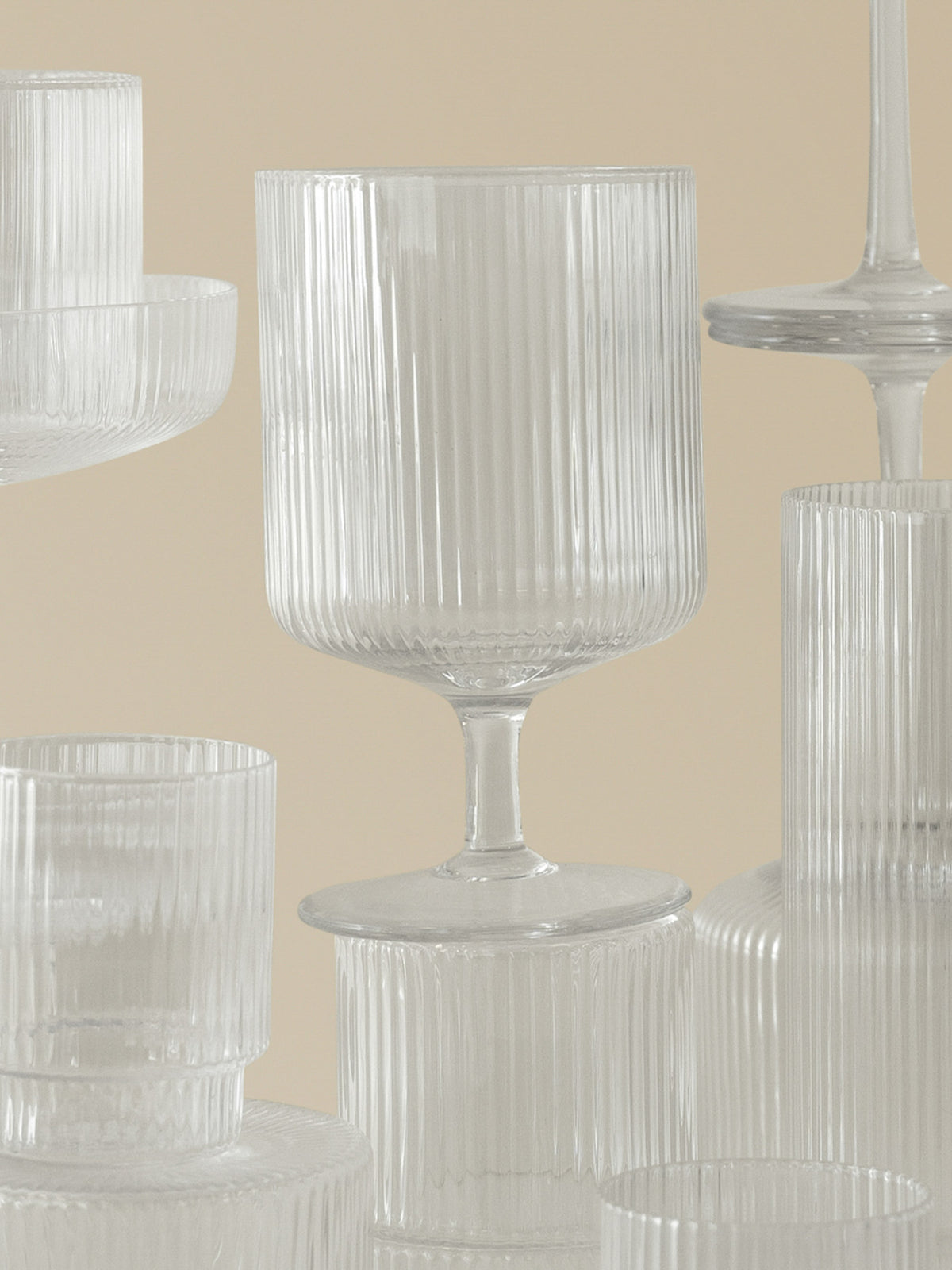 Ripple Weisswein Gläser Set of 2 in Clear präsentiert im Onlineshop von KAQTU Design AG. Weissweingläser ist von Ferm Living