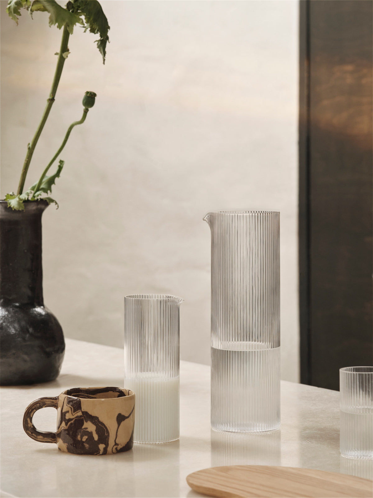 Ripple Milchkrug in Clear präsentiert im Onlineshop von KAQTU Design AG. Kanne ist von Ferm Living