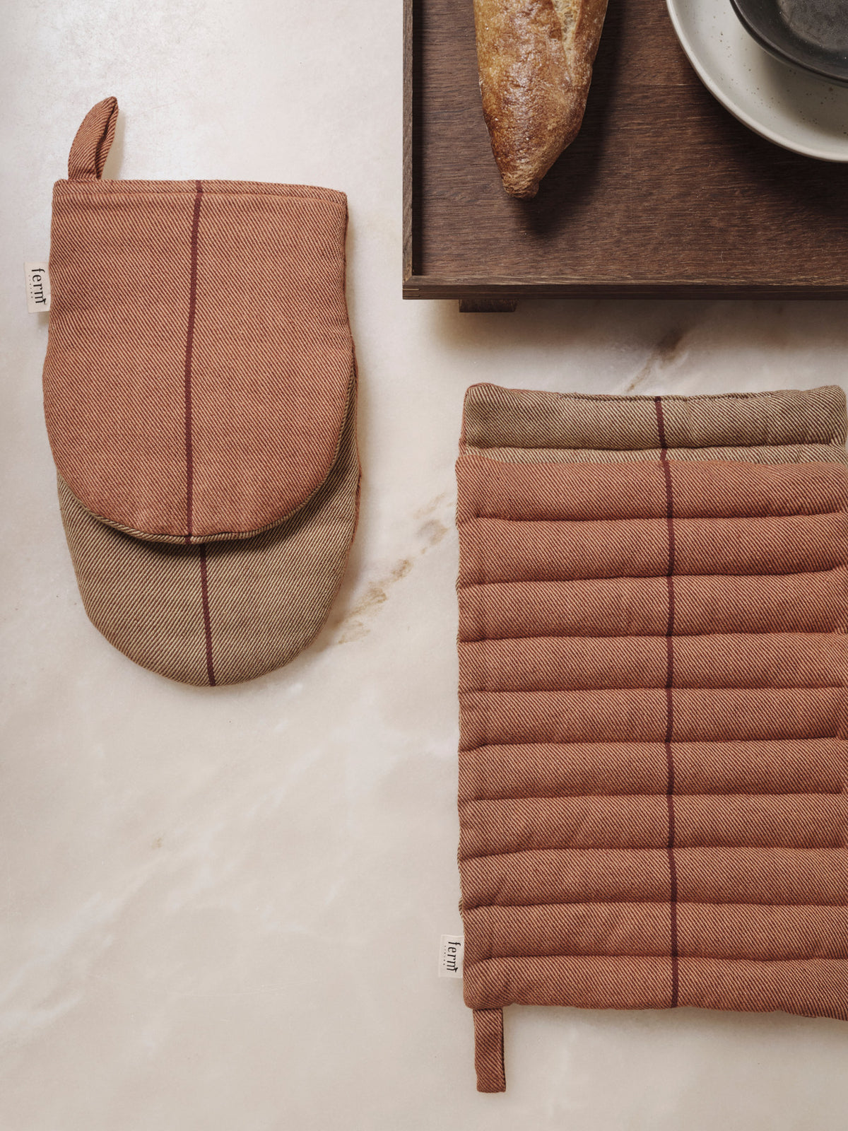 Ito Pot Holder Set of 2 in Seaweed präsentiert im Onlineshop von KAQTU Design AG. Küchentuch ist von Ferm Living