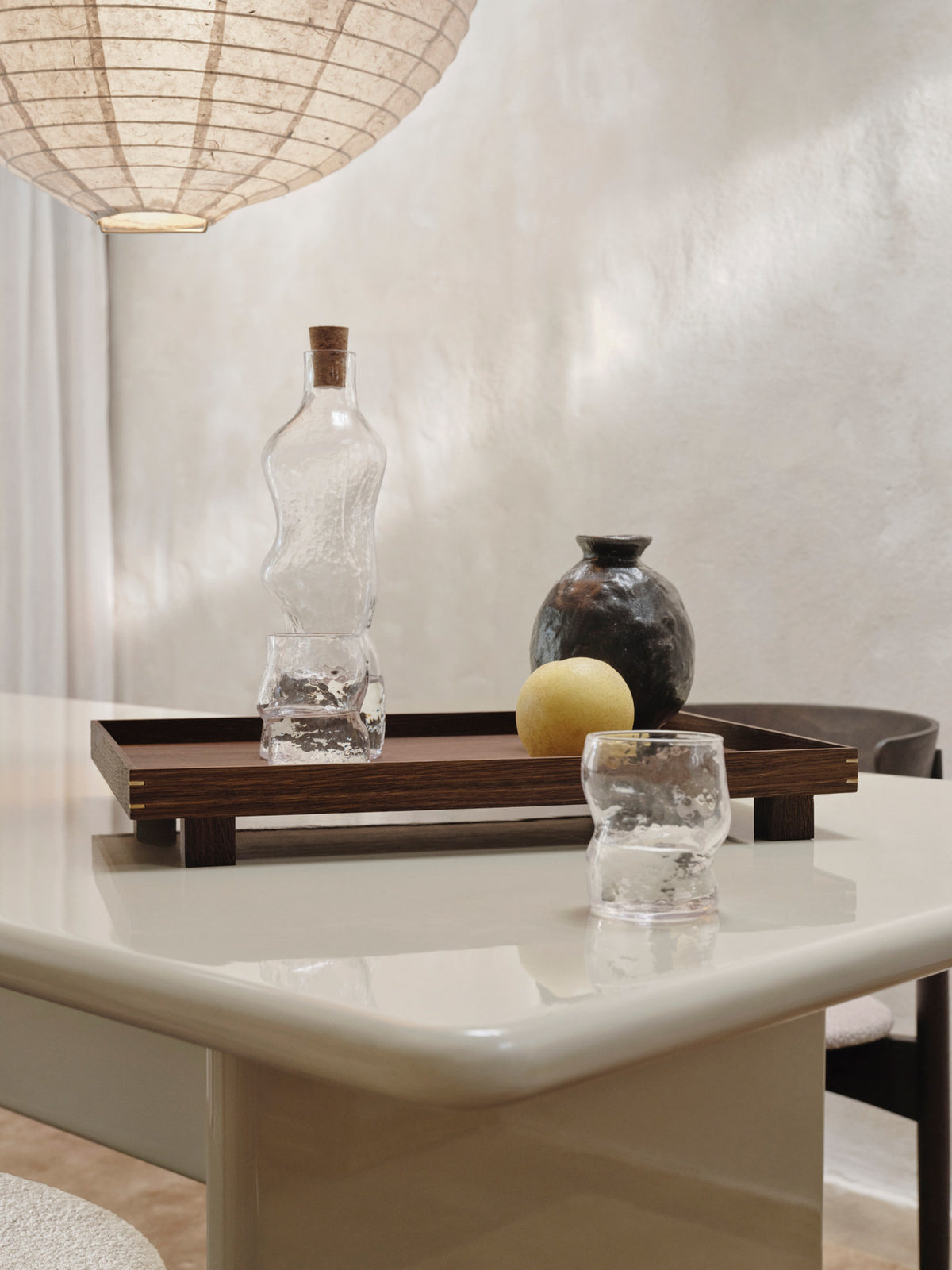 Dimple Bottle in Clear präsentiert im Onlineshop von KAQTU Design AG. Flasche ist von Ferm Living